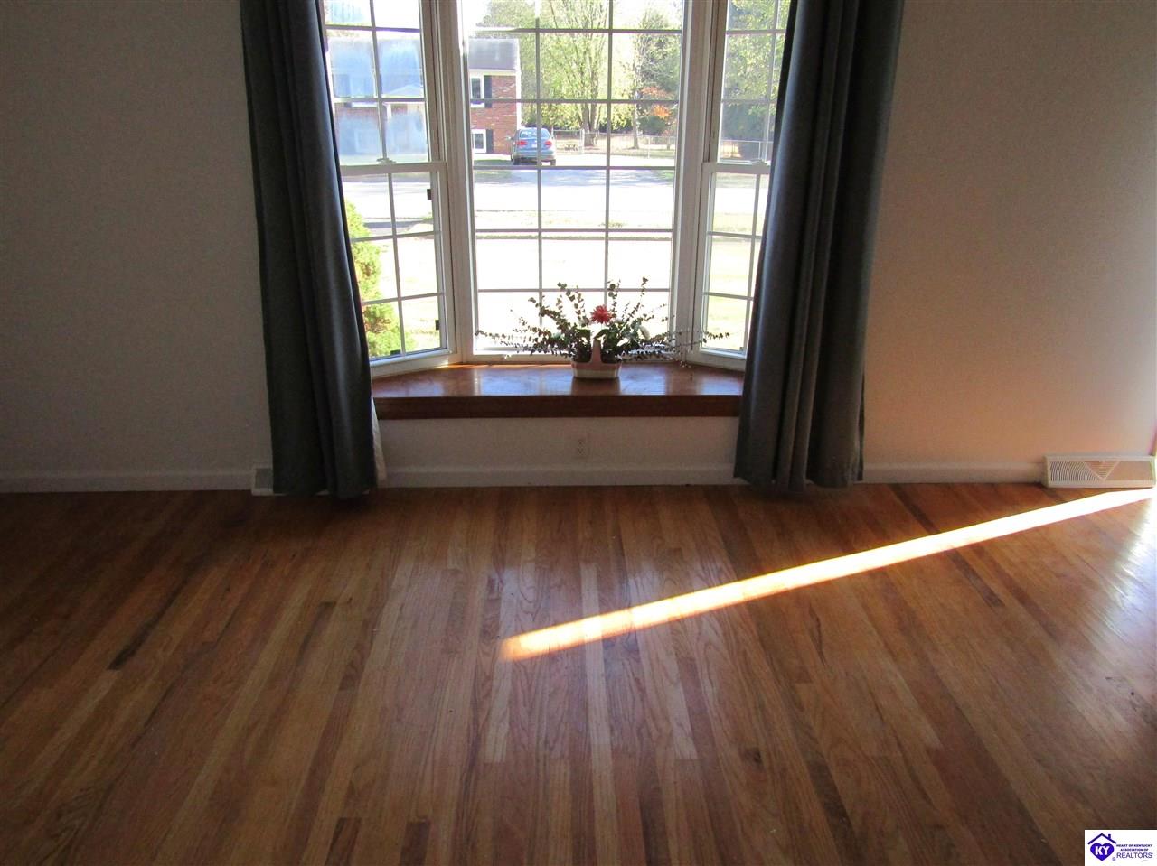 1013 Glenwood Drive Property Photo 7