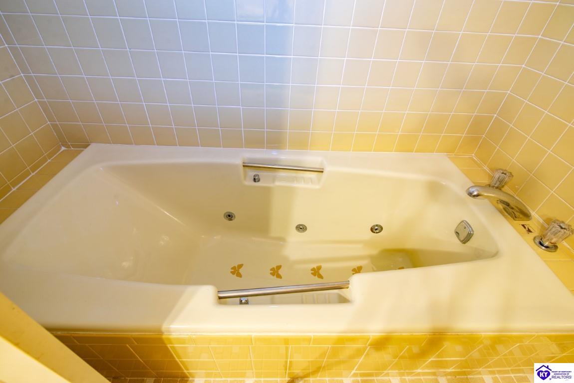 1213 N Logsdon Parkway Property Photo 49