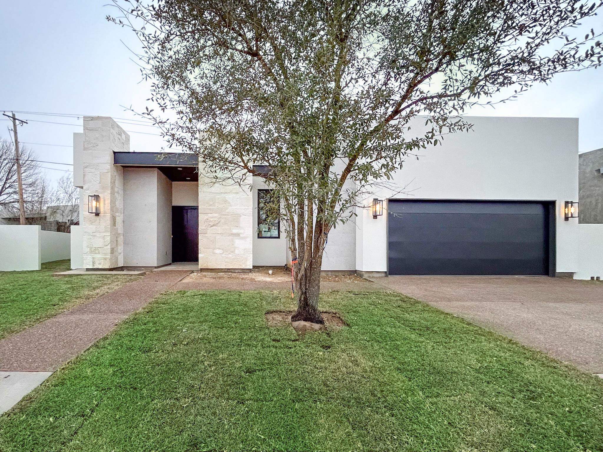 8723 Plantation East Dr Property Photo 1