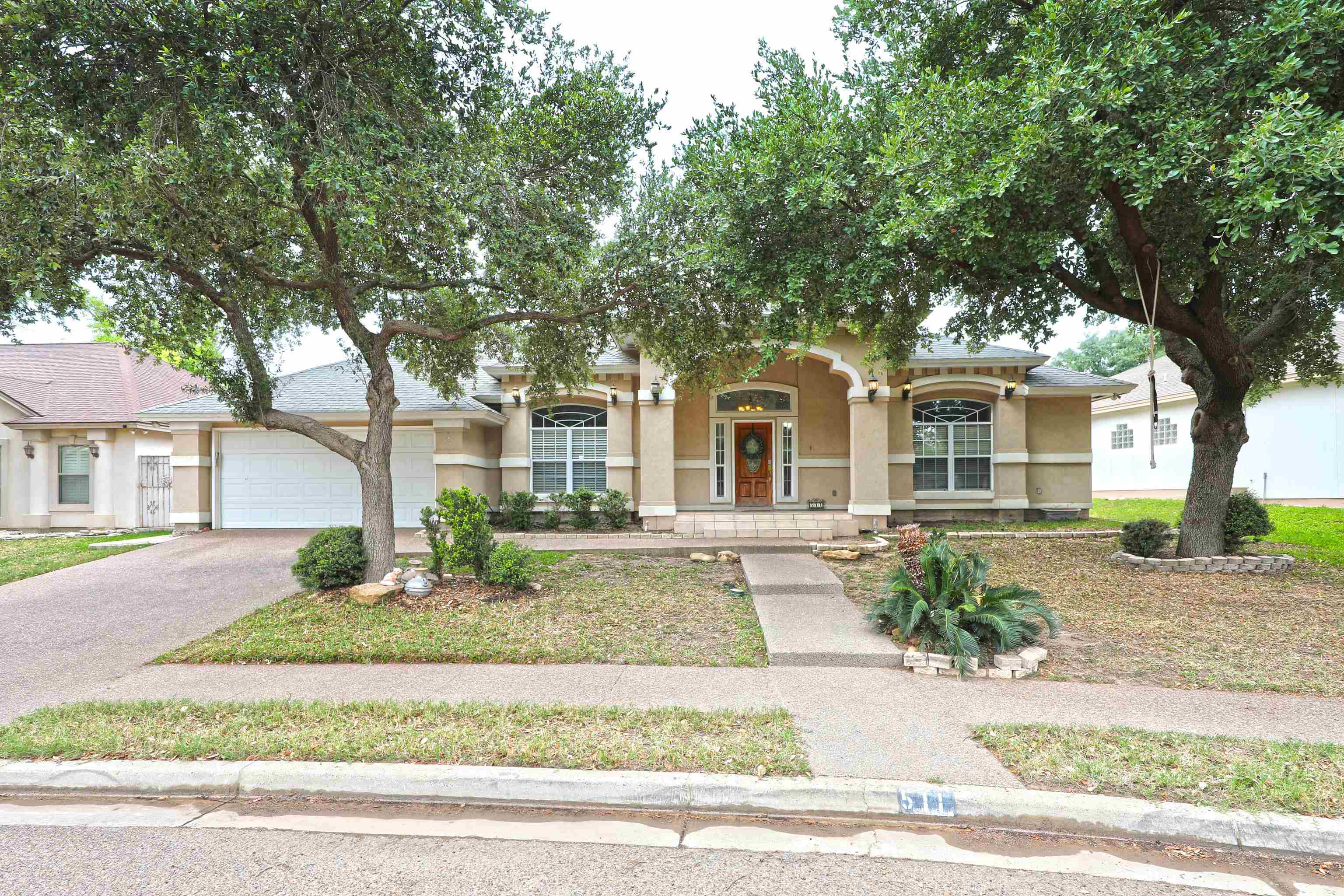 511 Finch Ln Property Photo 1