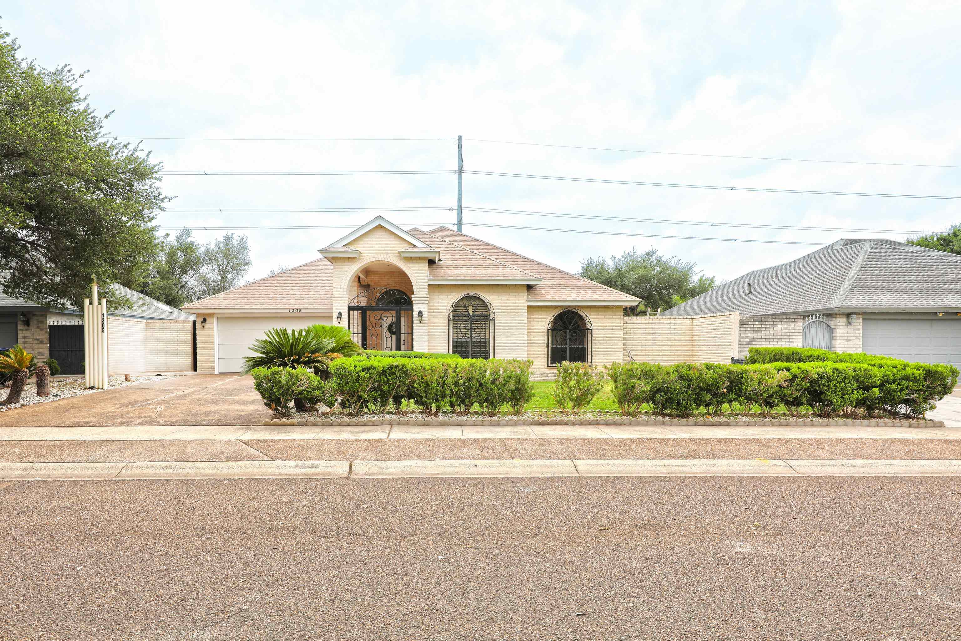 1305 Alan Ln Property Photo 1