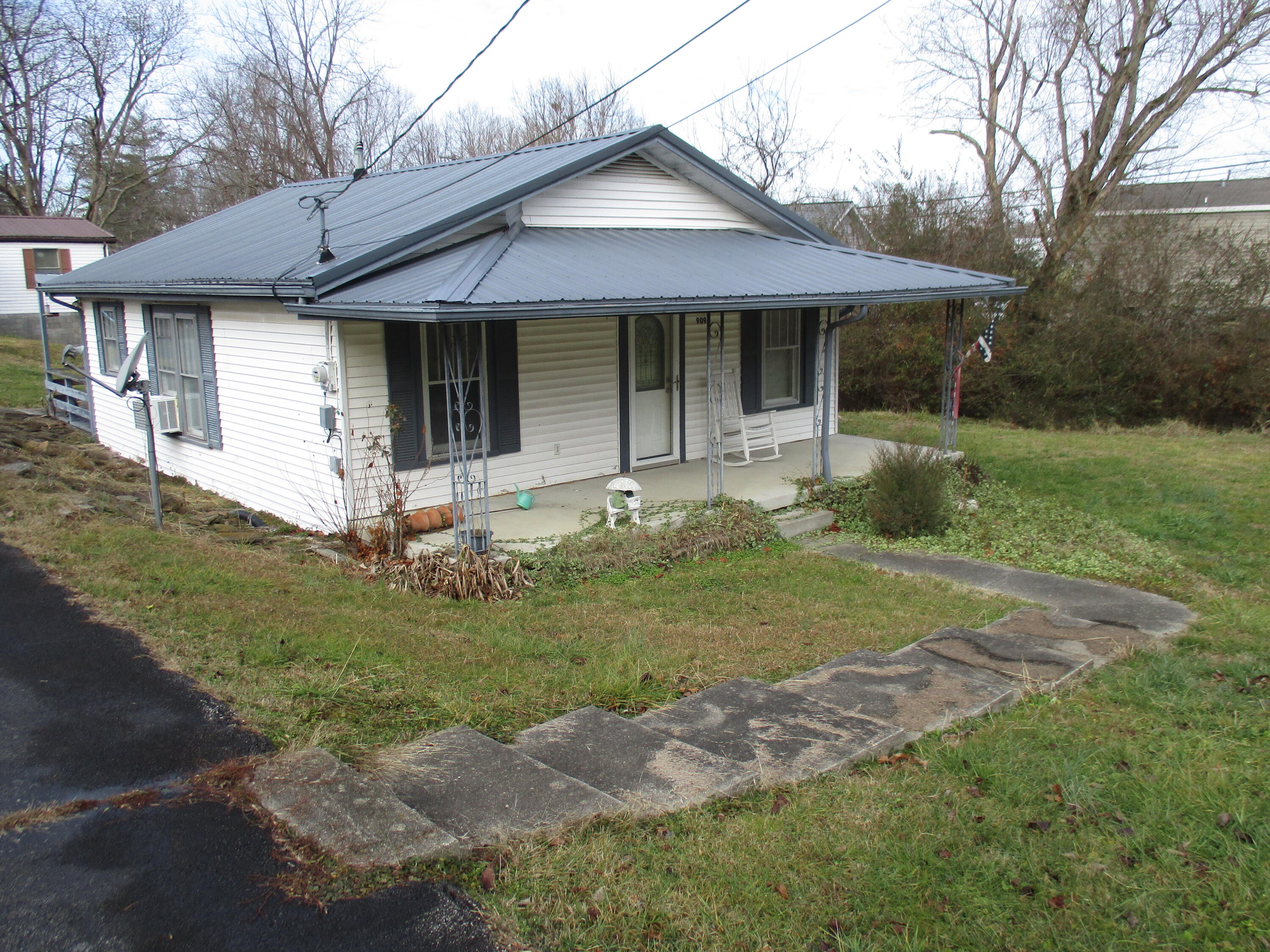 909 Old Corbin Pike Property Photo 1