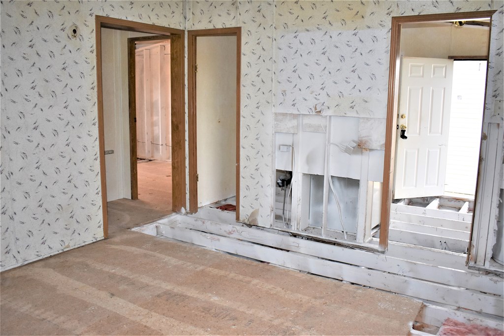 10040 N Napoleon Road Property Photo 5
