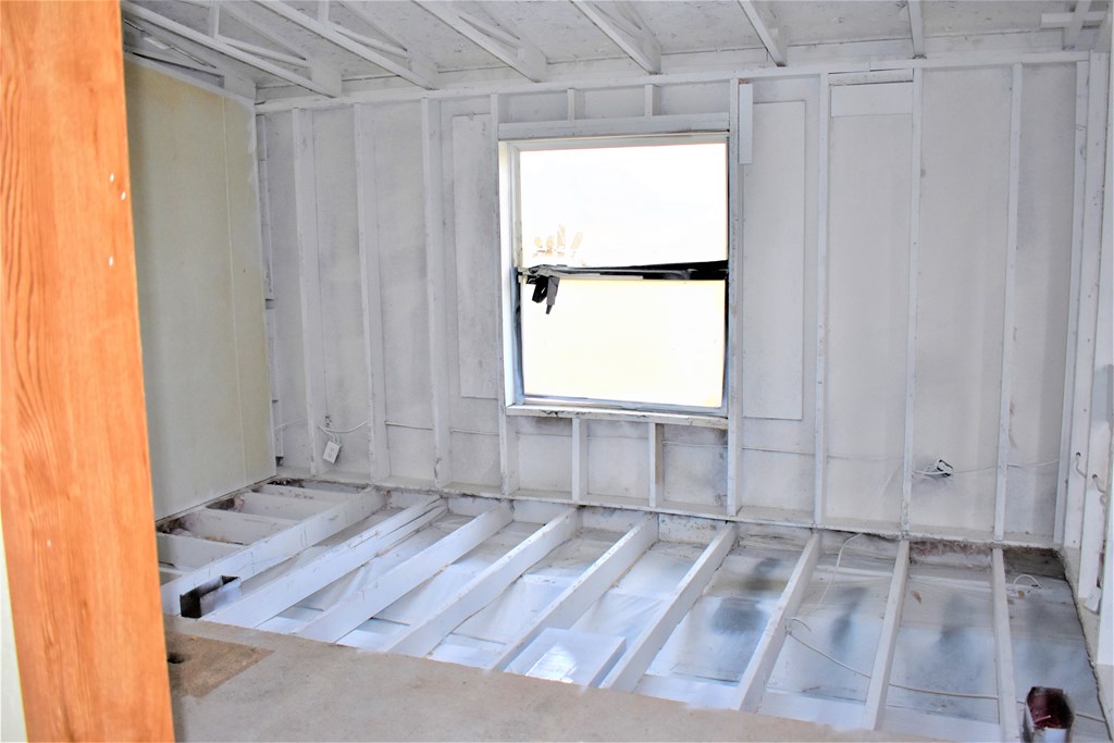 10040 N Napoleon Road Property Photo 7
