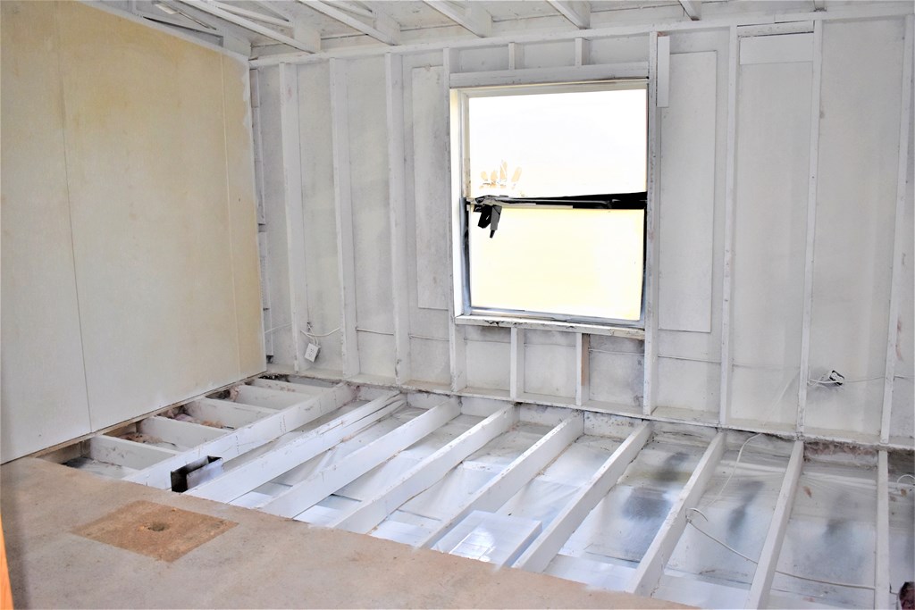 10040 N Napoleon Road Property Photo 8