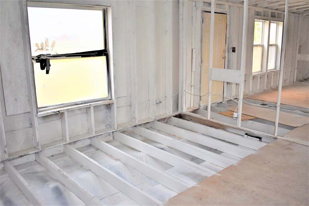10040 N Napoleon Road Property Photo 9