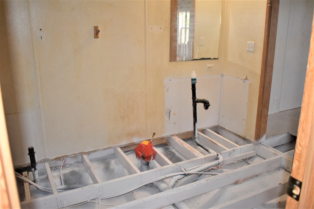 10040 N Napoleon Road Property Photo 10