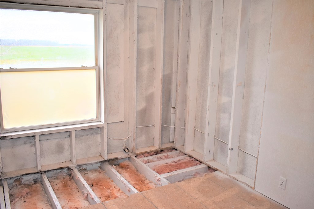10040 N Napoleon Road Property Photo 17