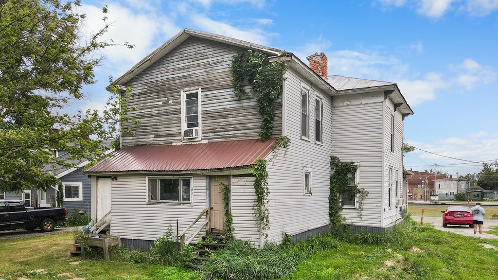 7 N Railroad Property Photo 15