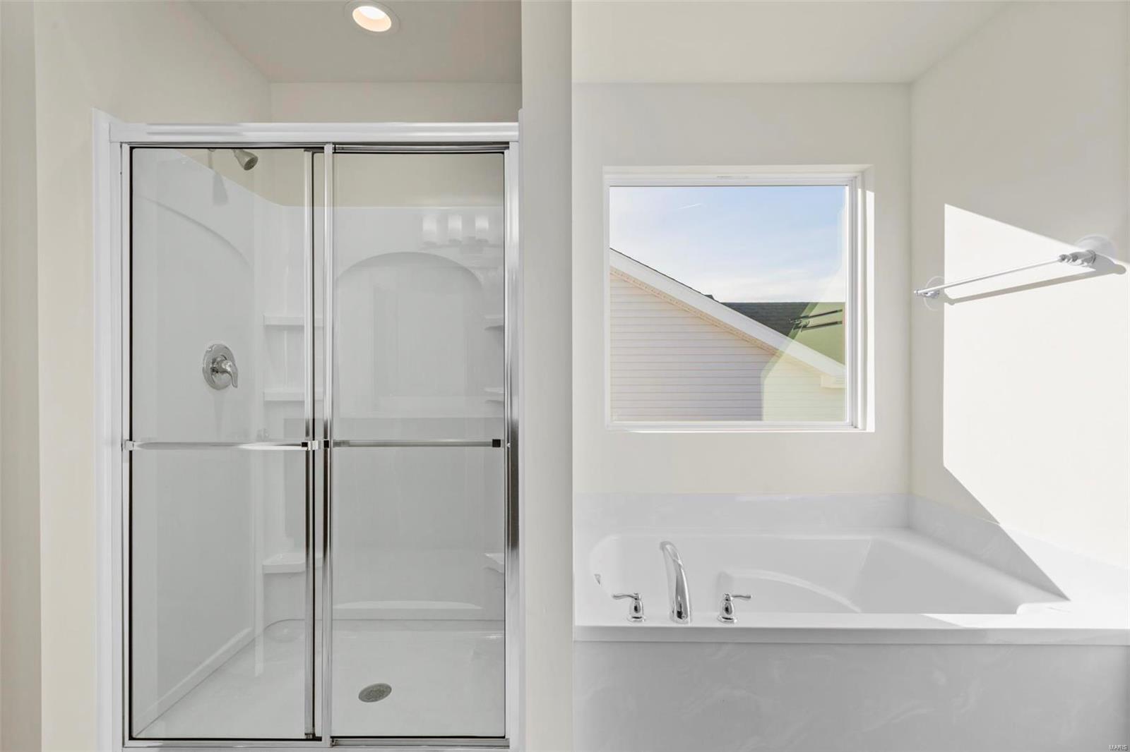 713 Crested Point Drive Property Photo 3
