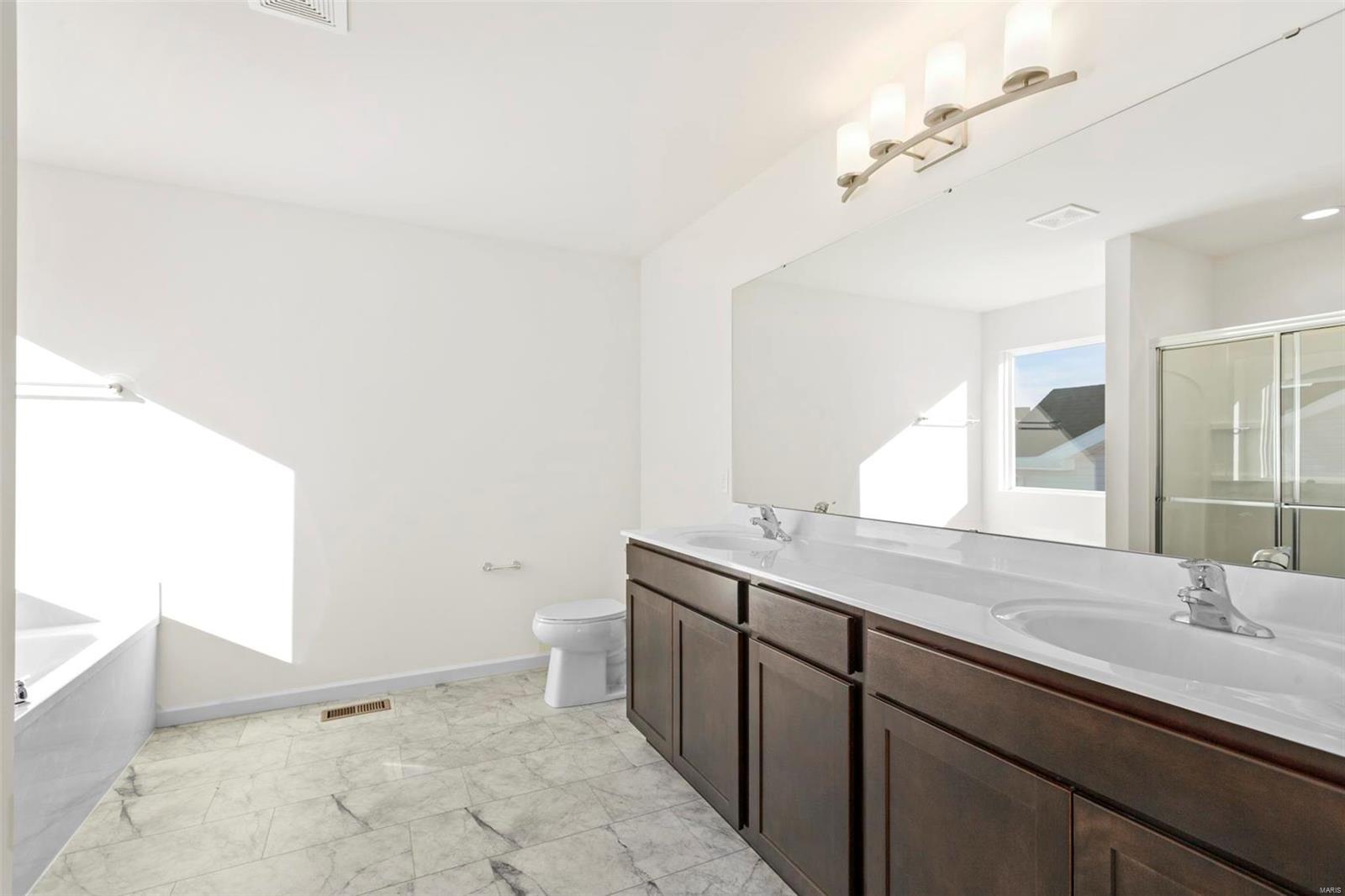 713 Crested Point Drive Property Photo 4