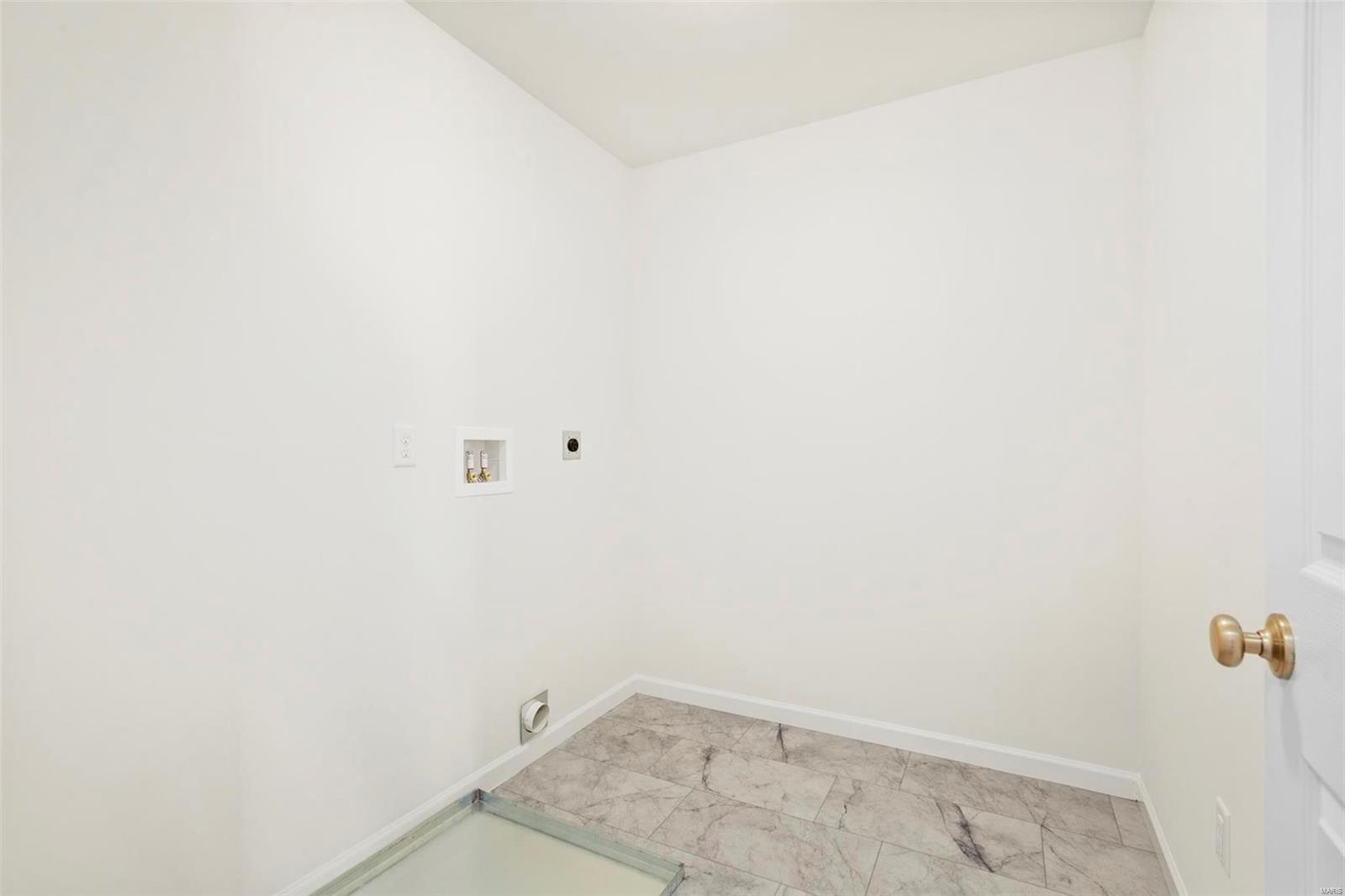 713 Crested Point Drive Property Photo 7