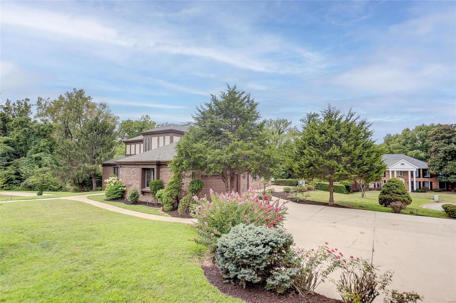379 Oak Hill Drive Property Photo 4