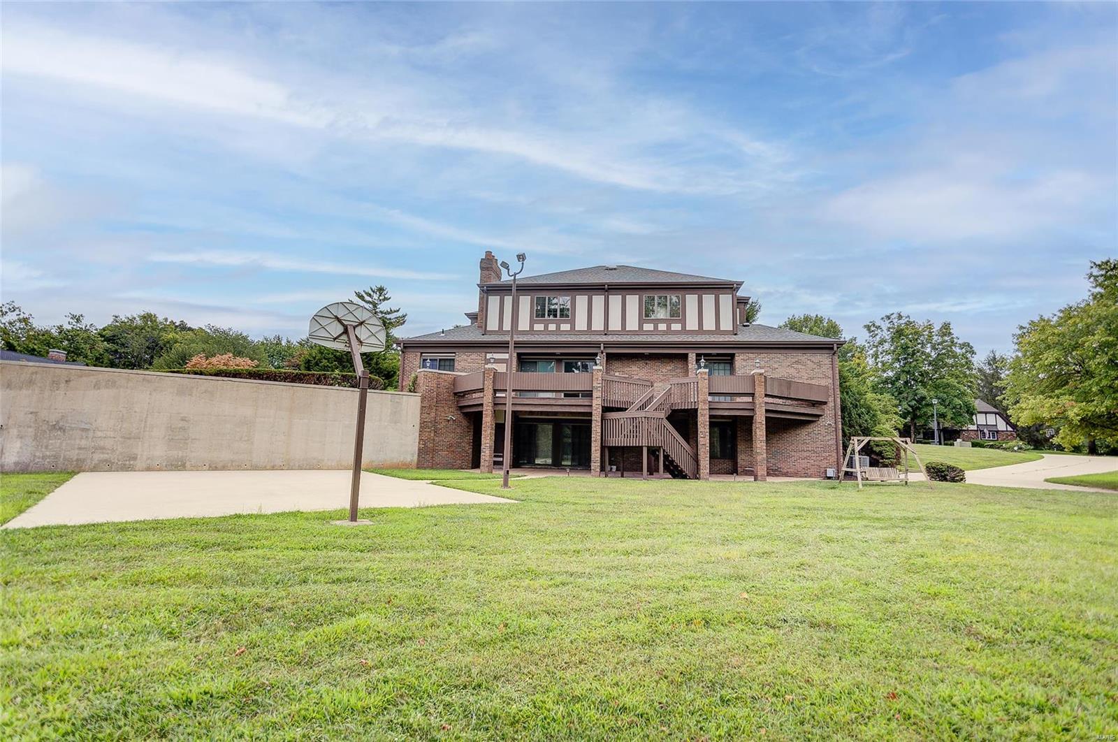 379 Oak Hill Drive Property Photo 11