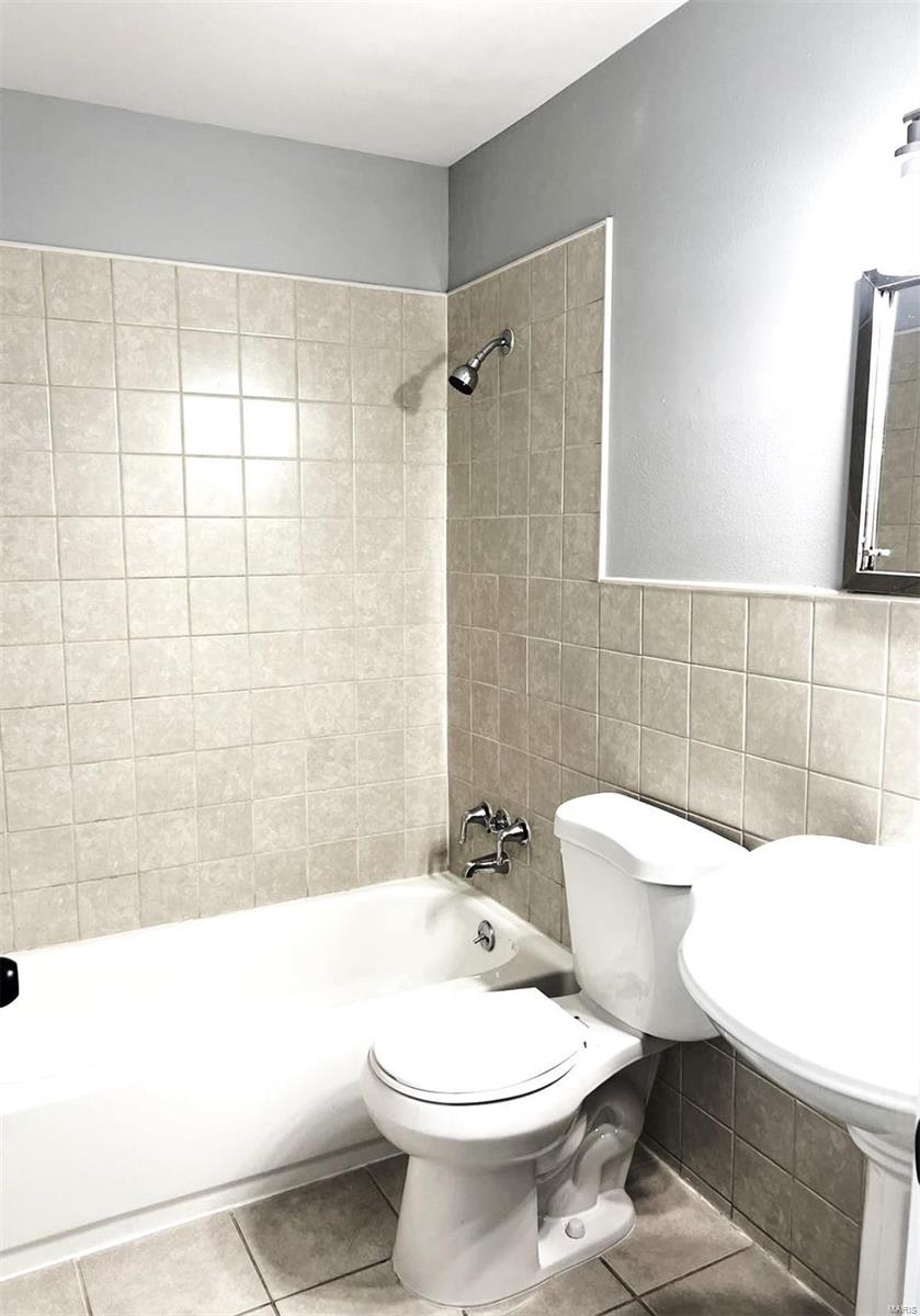 4015 Helmkampf Drive Property Photo 8