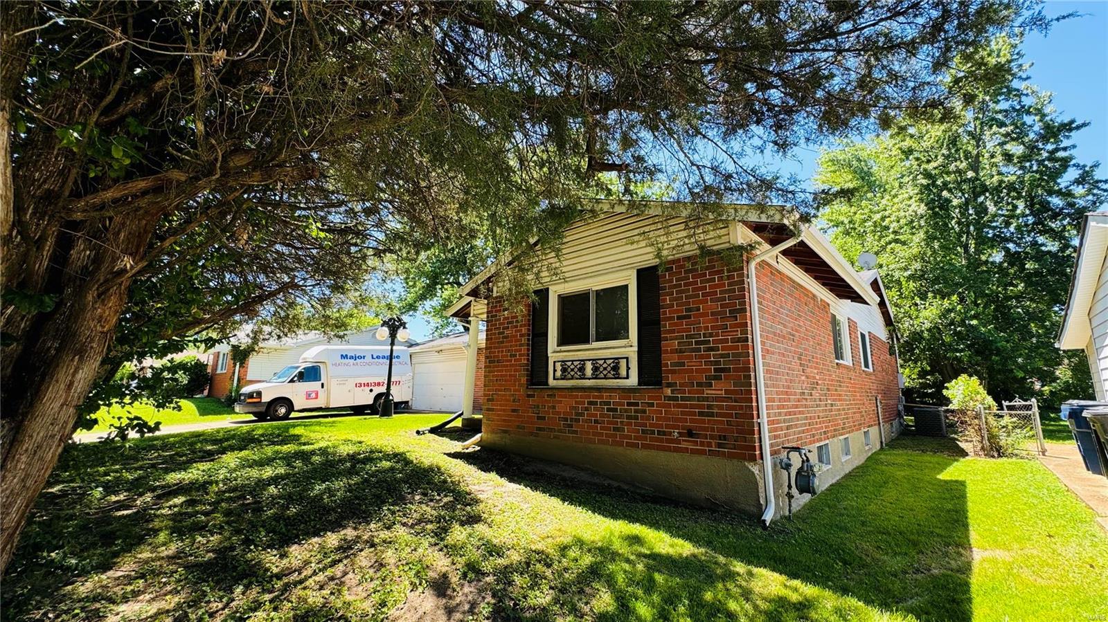 2080 Huntington Drive Property Photo 3