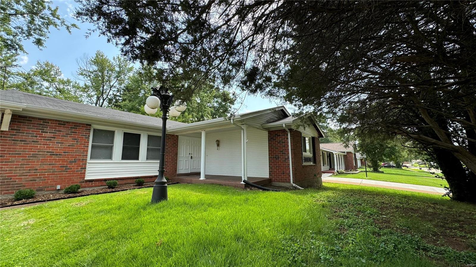 2080 Huntington Drive Property Photo 4