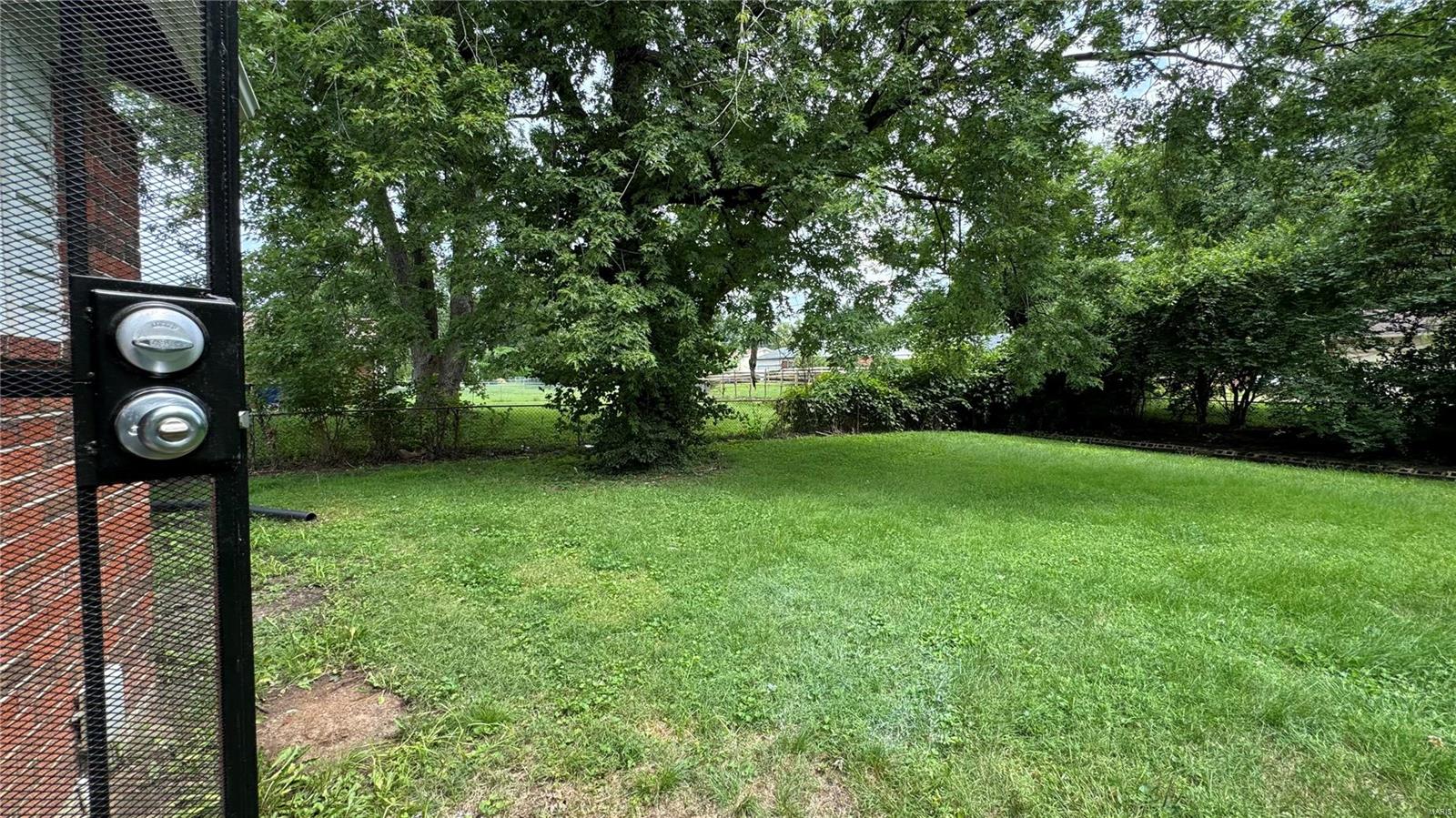 2080 Huntington Drive Property Photo 9