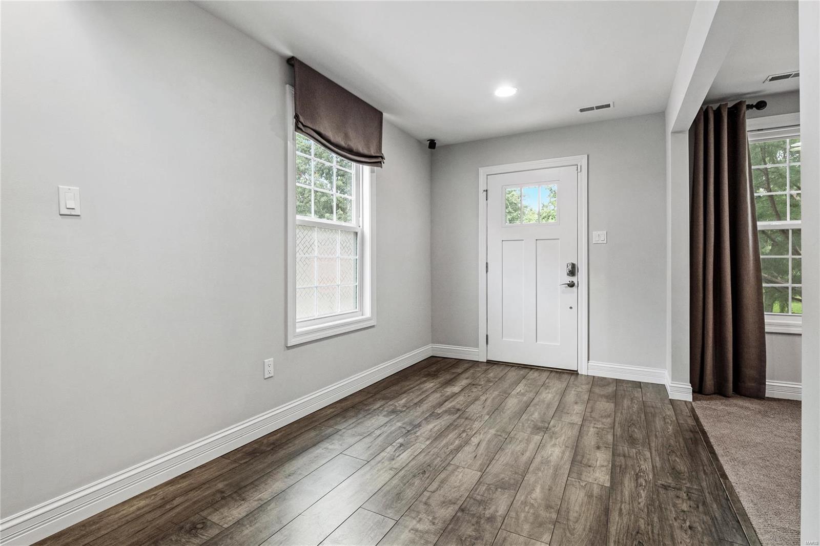 1105 E Linden Avenue Property Photo 3