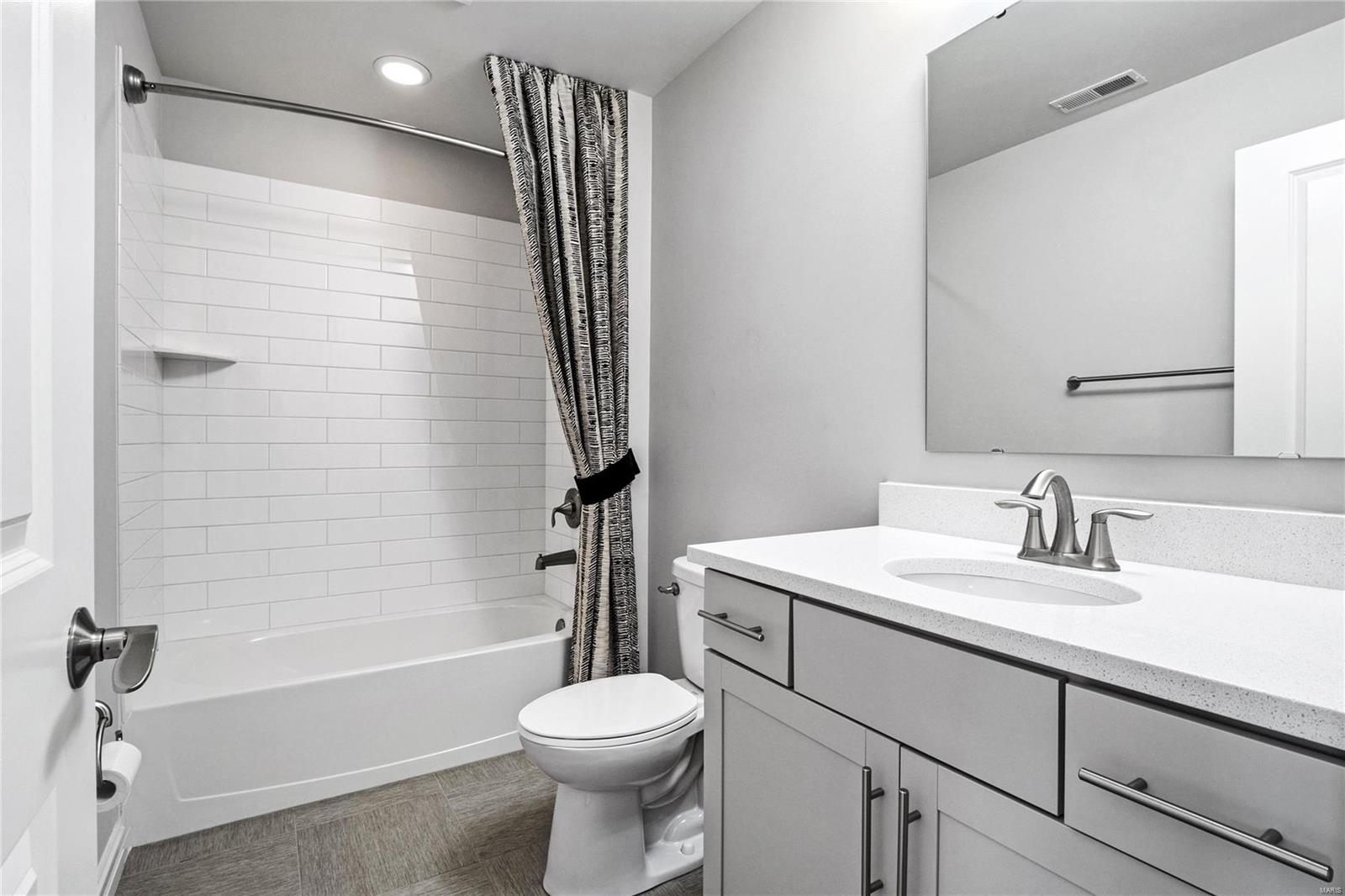 1105 E Linden Avenue Property Photo 29
