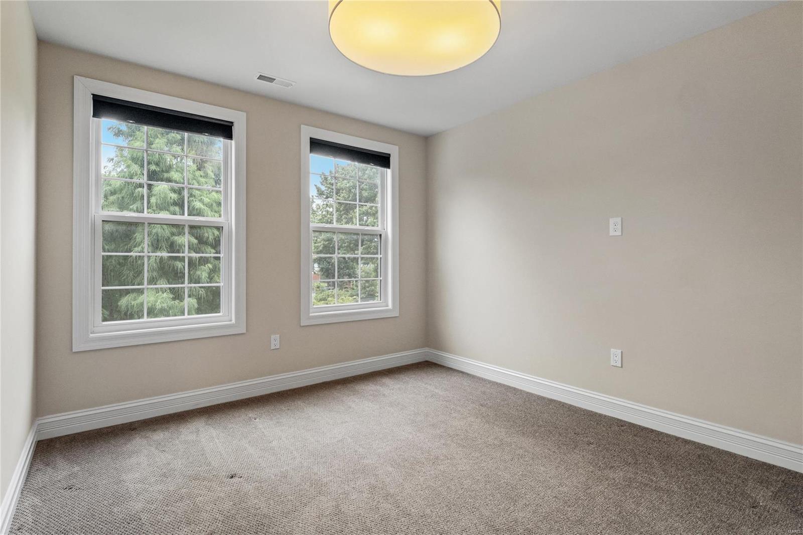 1105 E Linden Avenue Property Photo 30