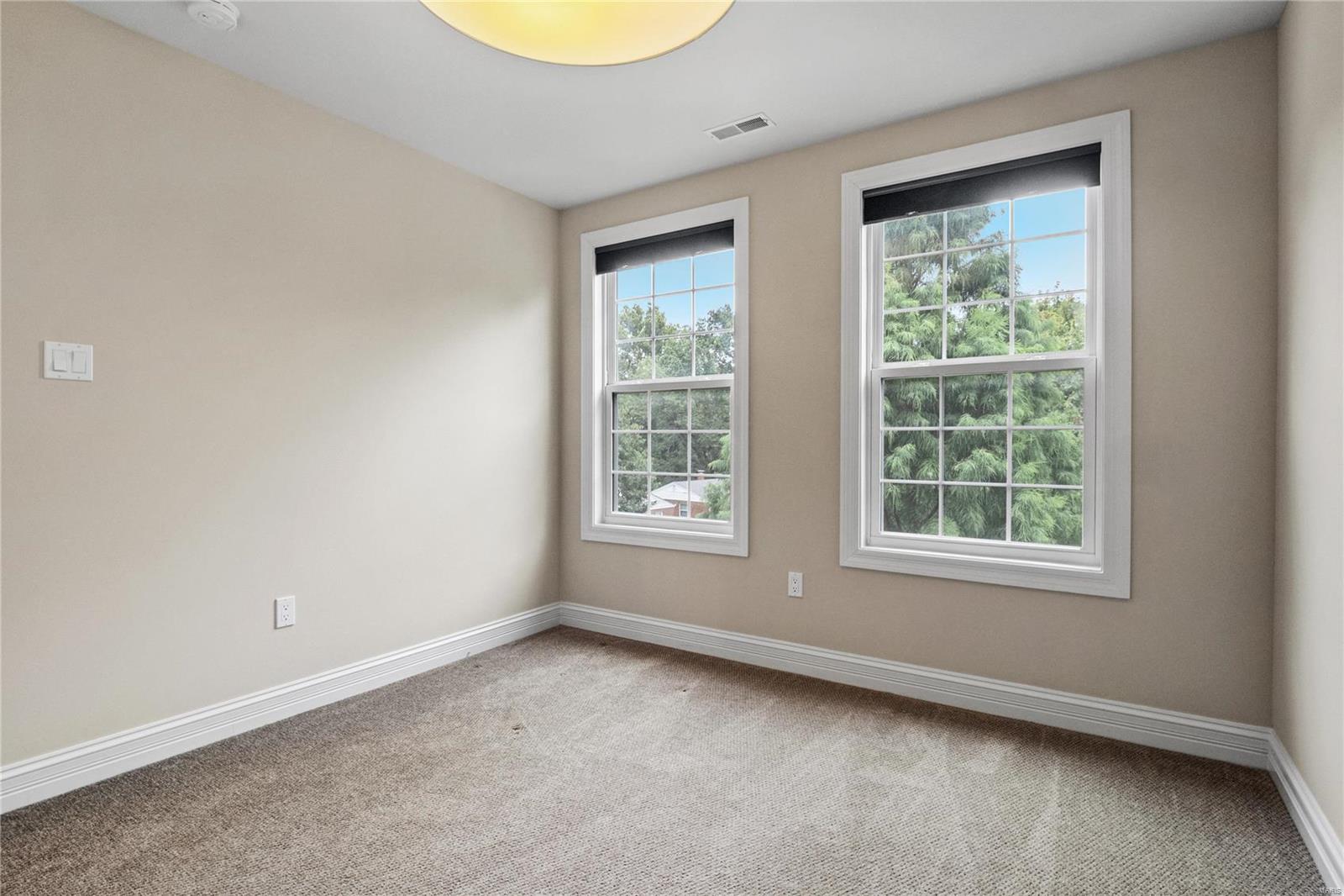 1105 E Linden Avenue Property Photo 31