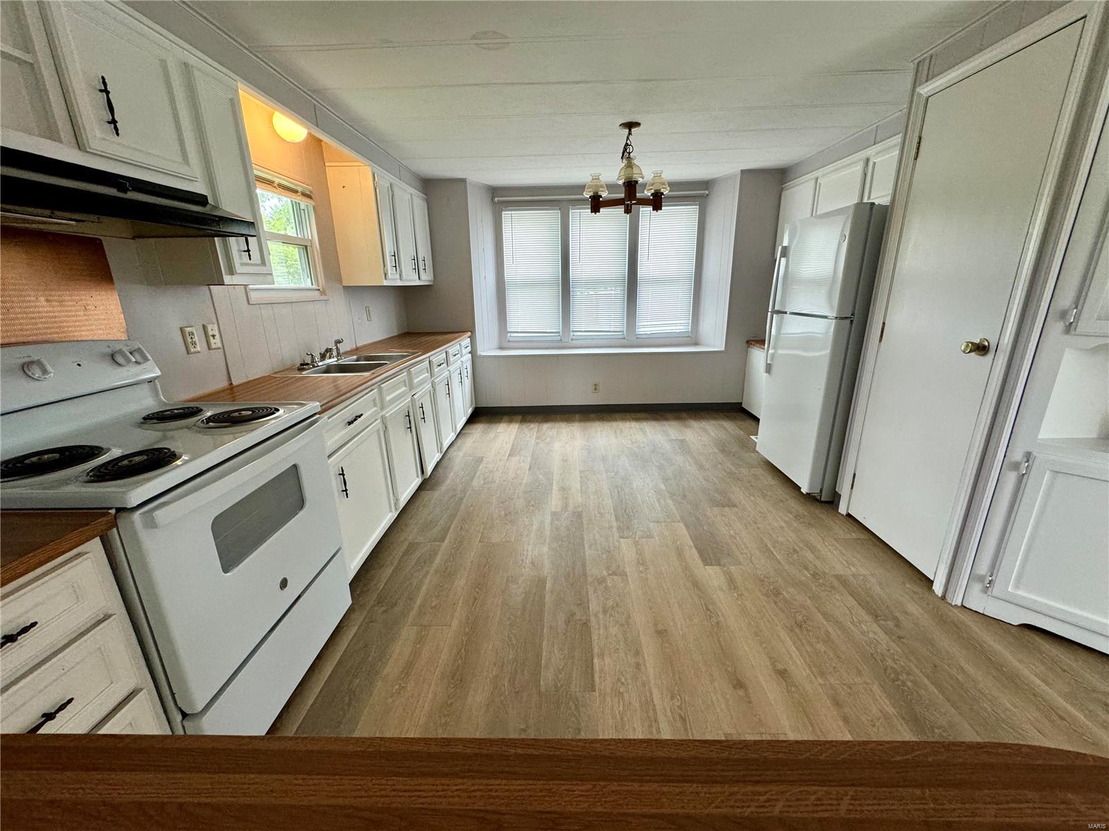 1135 Le Faivre Street Property Photo 2