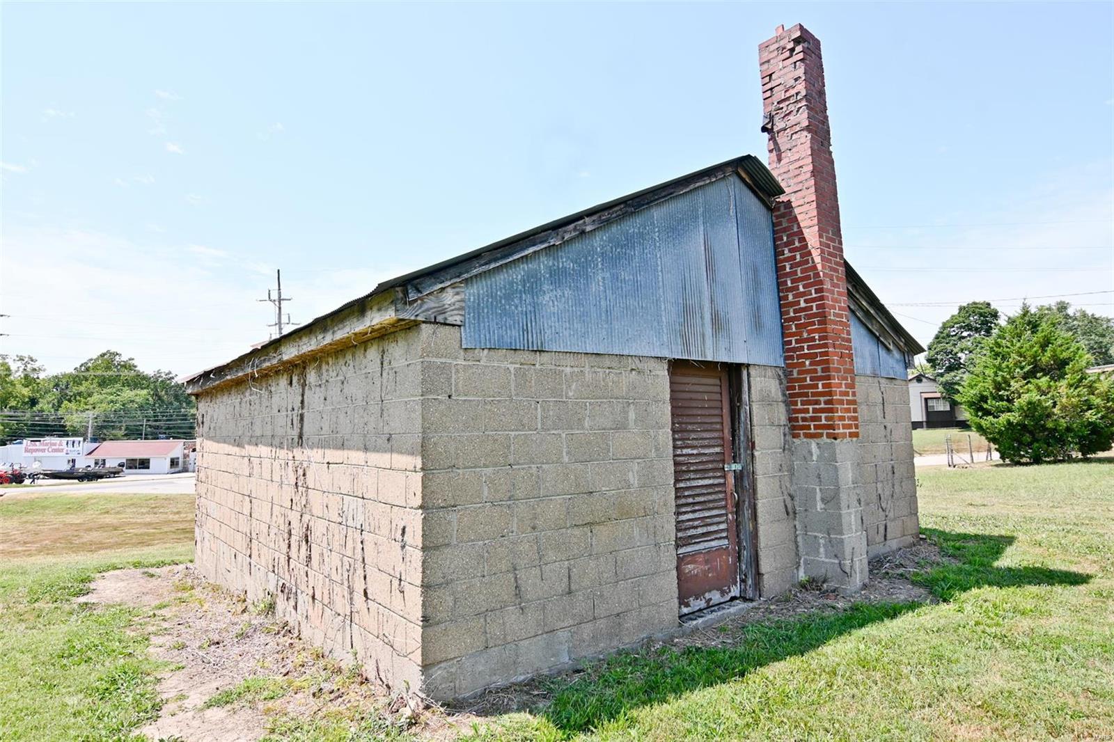 791 N Adams Avenue Property Photo 37