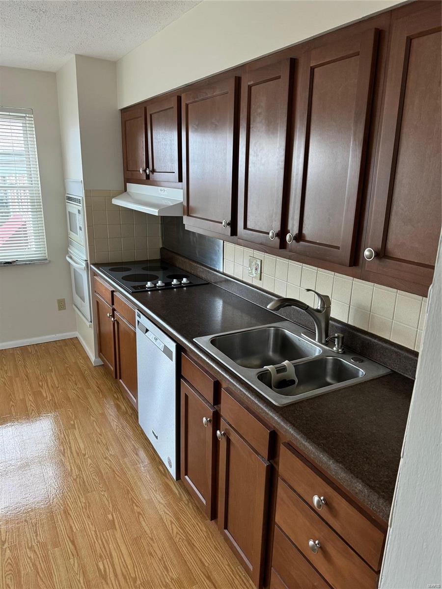 10307 Forest Brook Lane E Property Photo 11