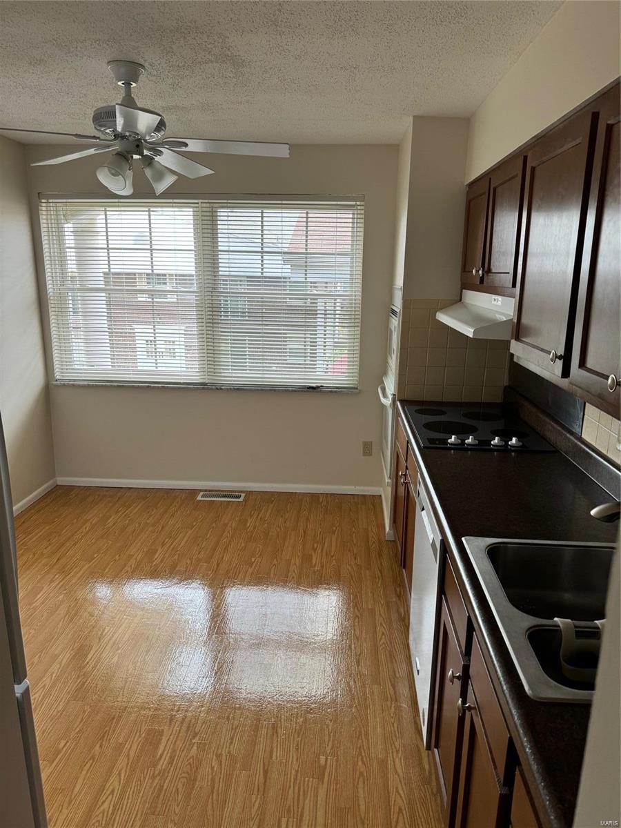 10307 Forest Brook Lane E Property Photo 12
