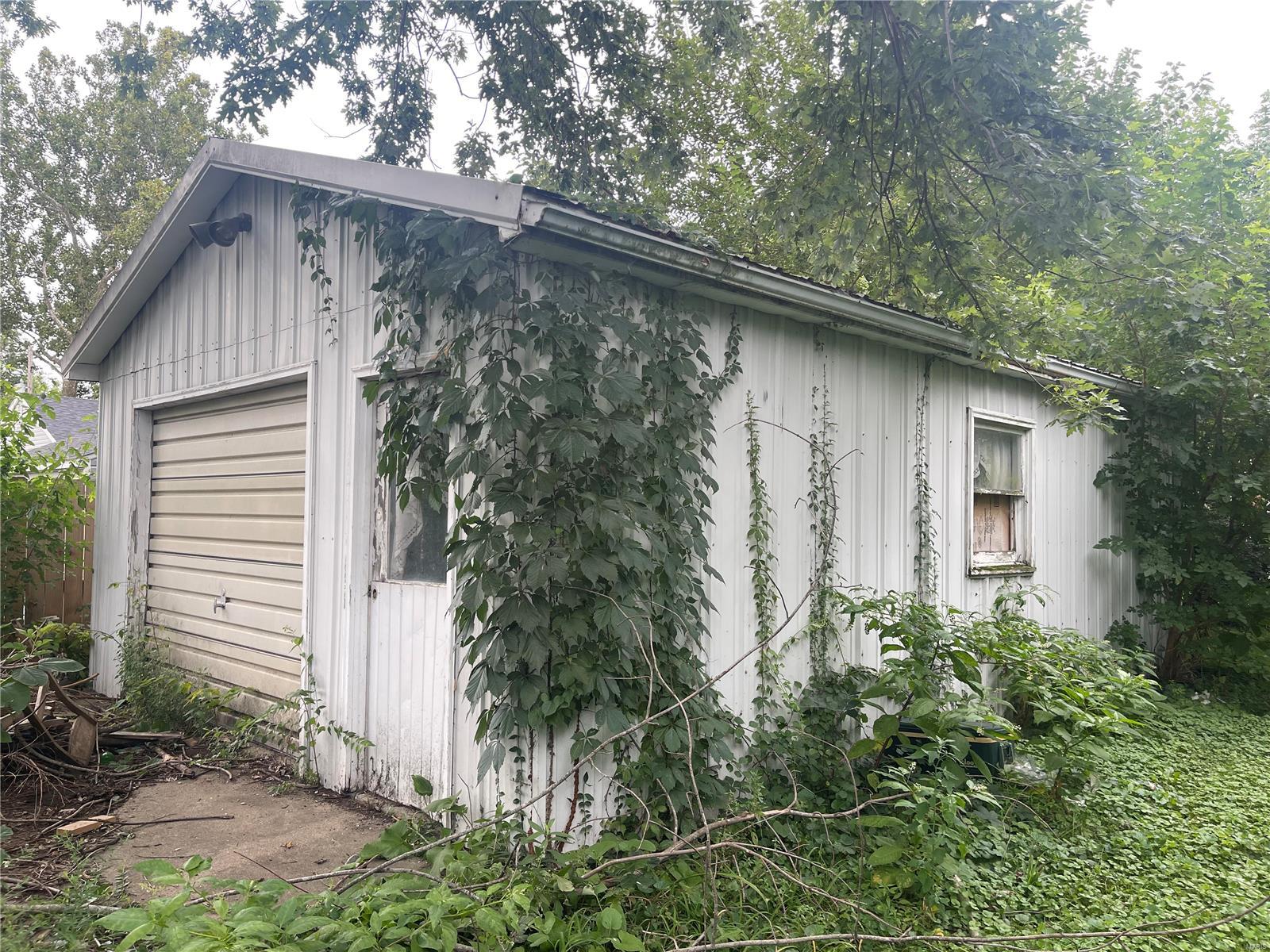 711 N Franklin Property Photo 3