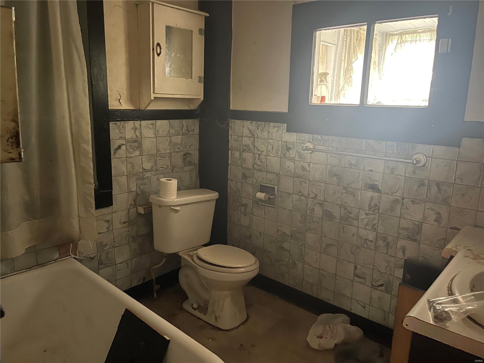 711 N Franklin Property Photo 8