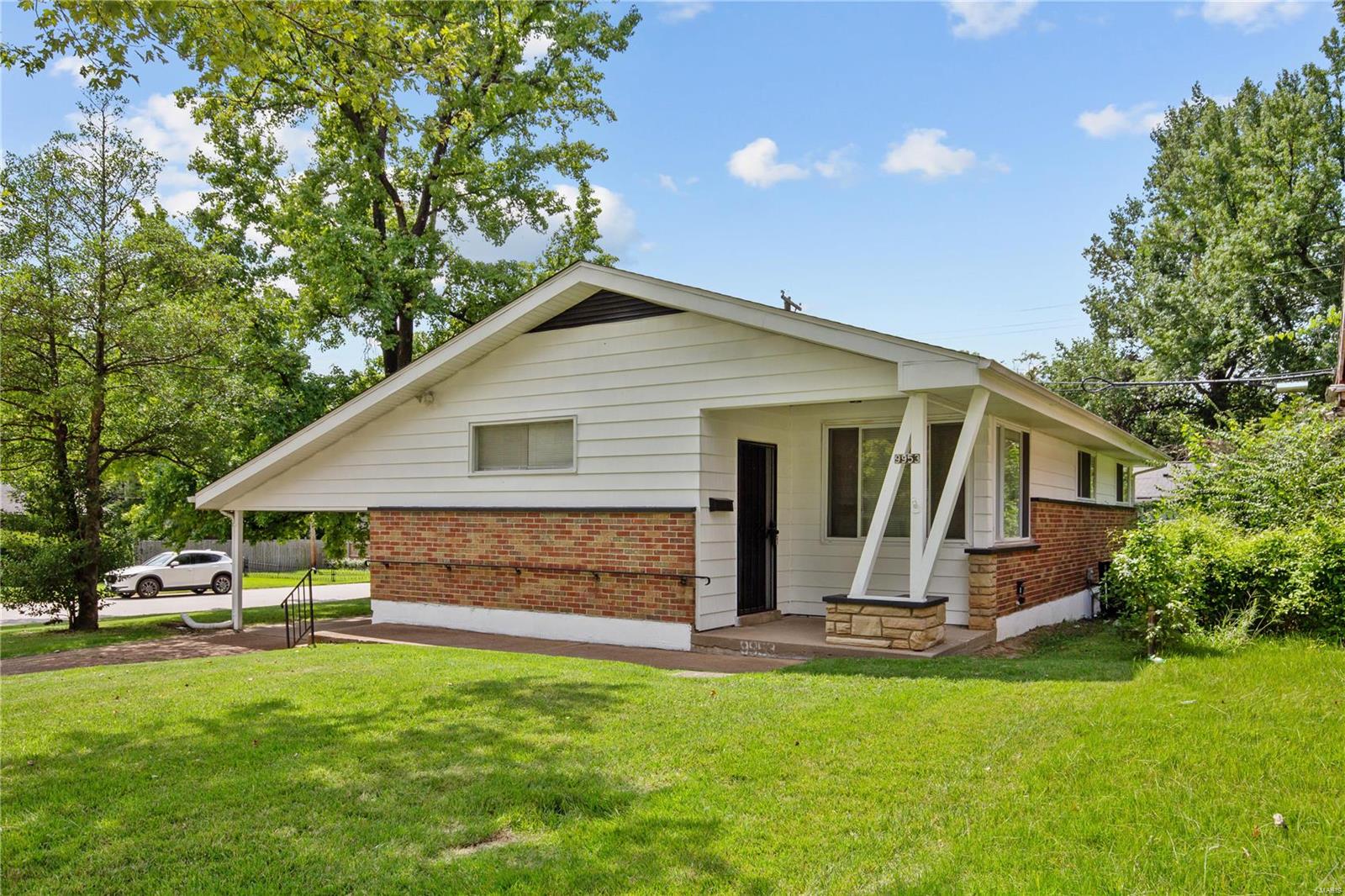 9953 Duke Drive Property Photo 1
