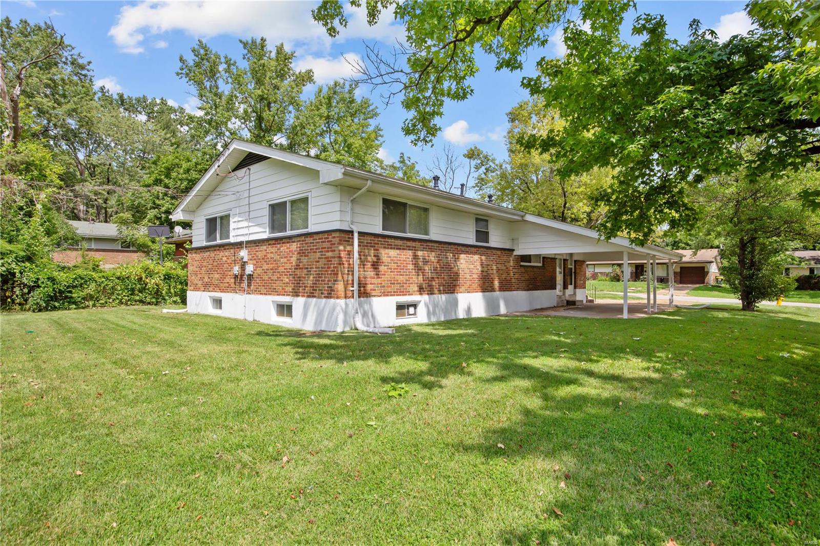 9953 Duke Drive Property Photo 4