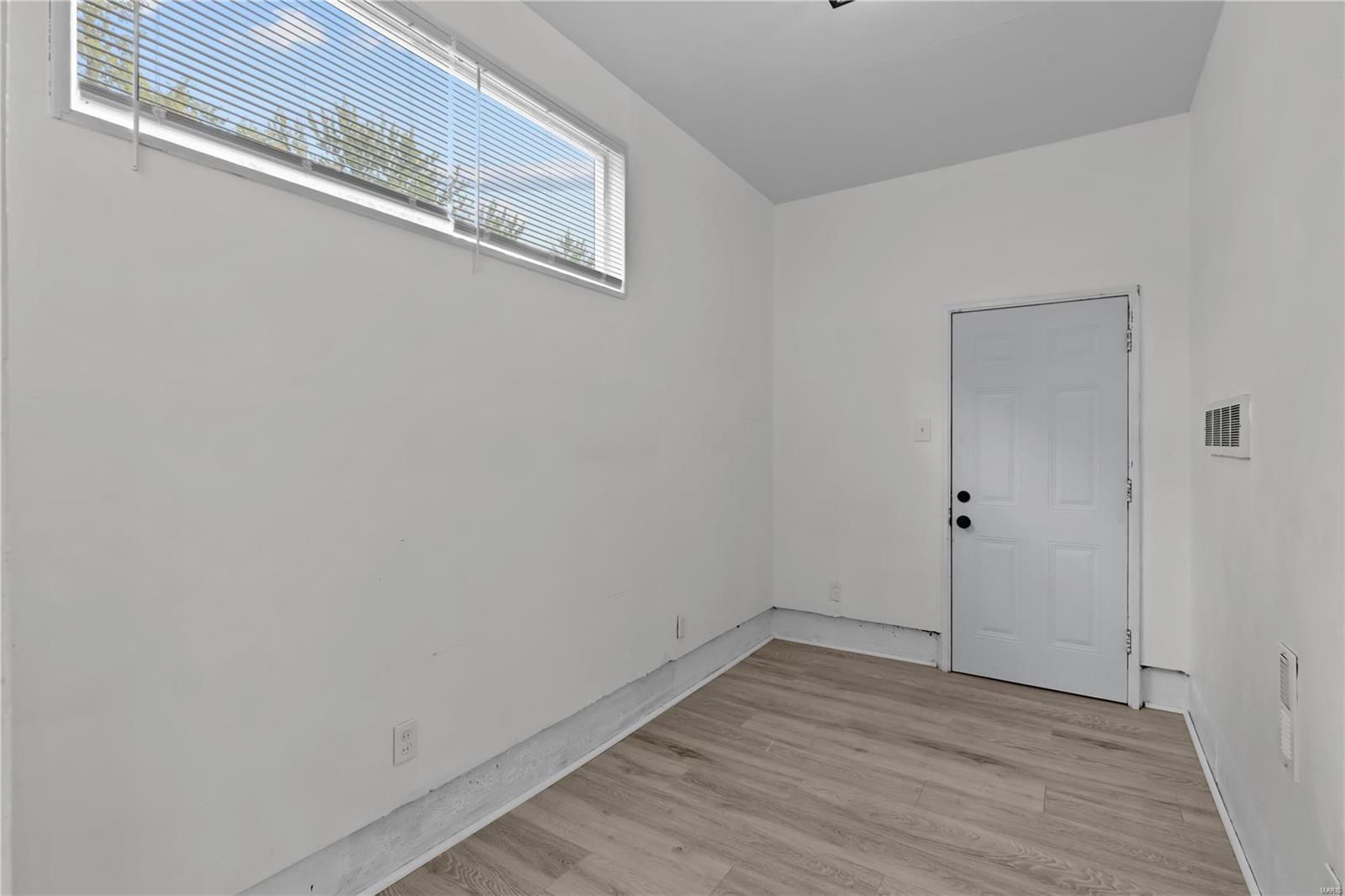 9953 Duke Drive Property Photo 6