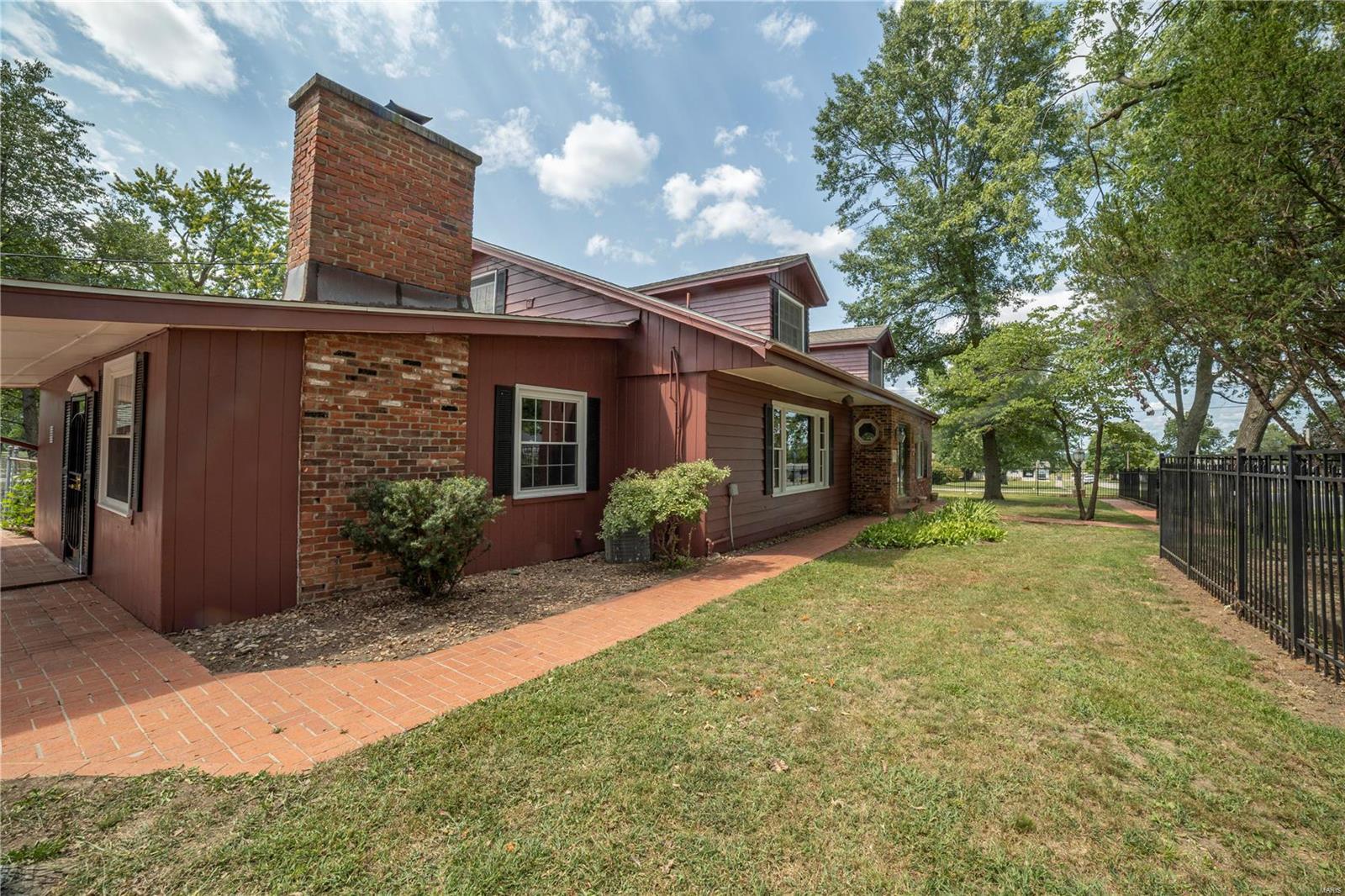 400 West Property Photo 3