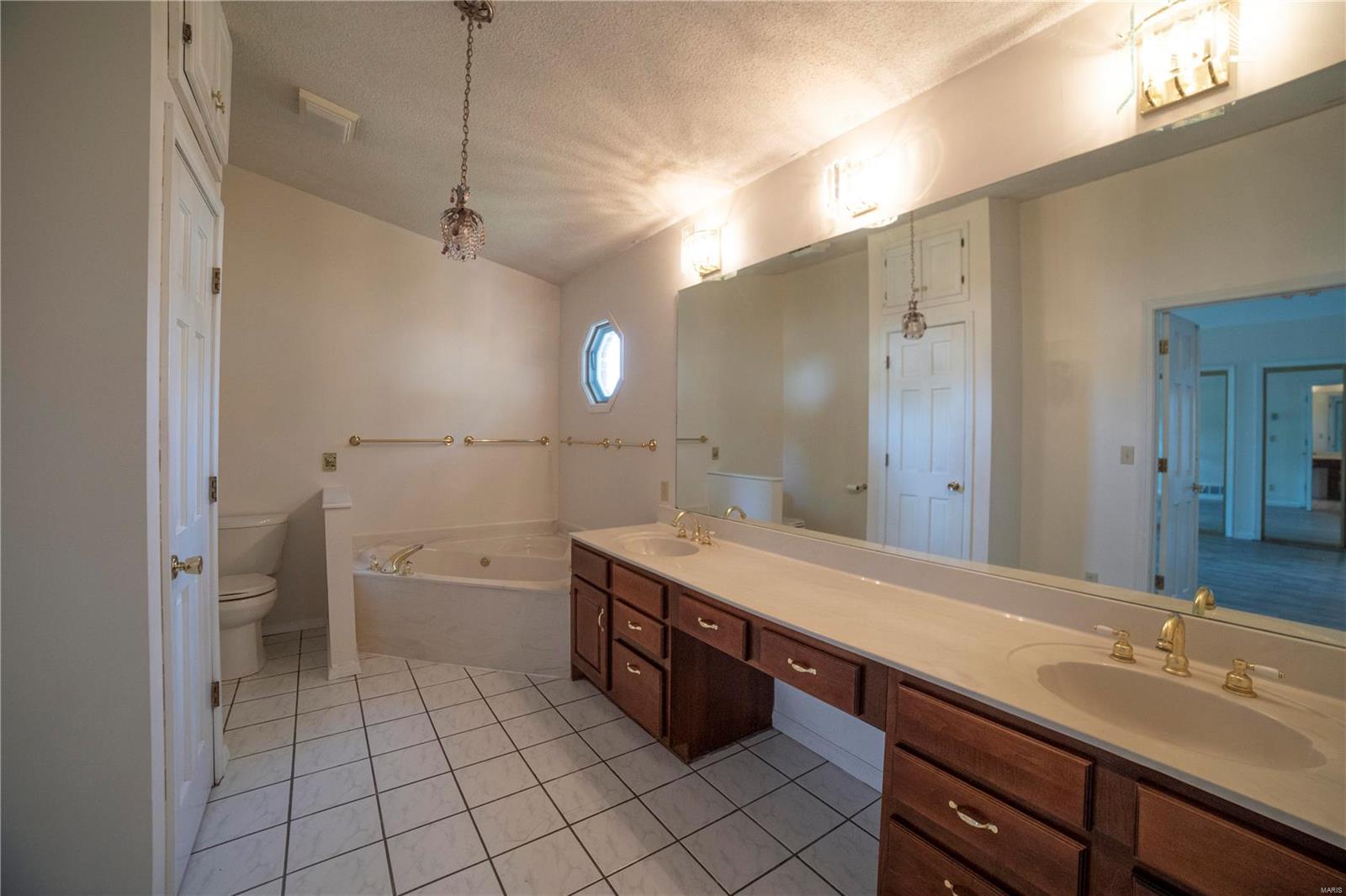 400 West Property Photo 13