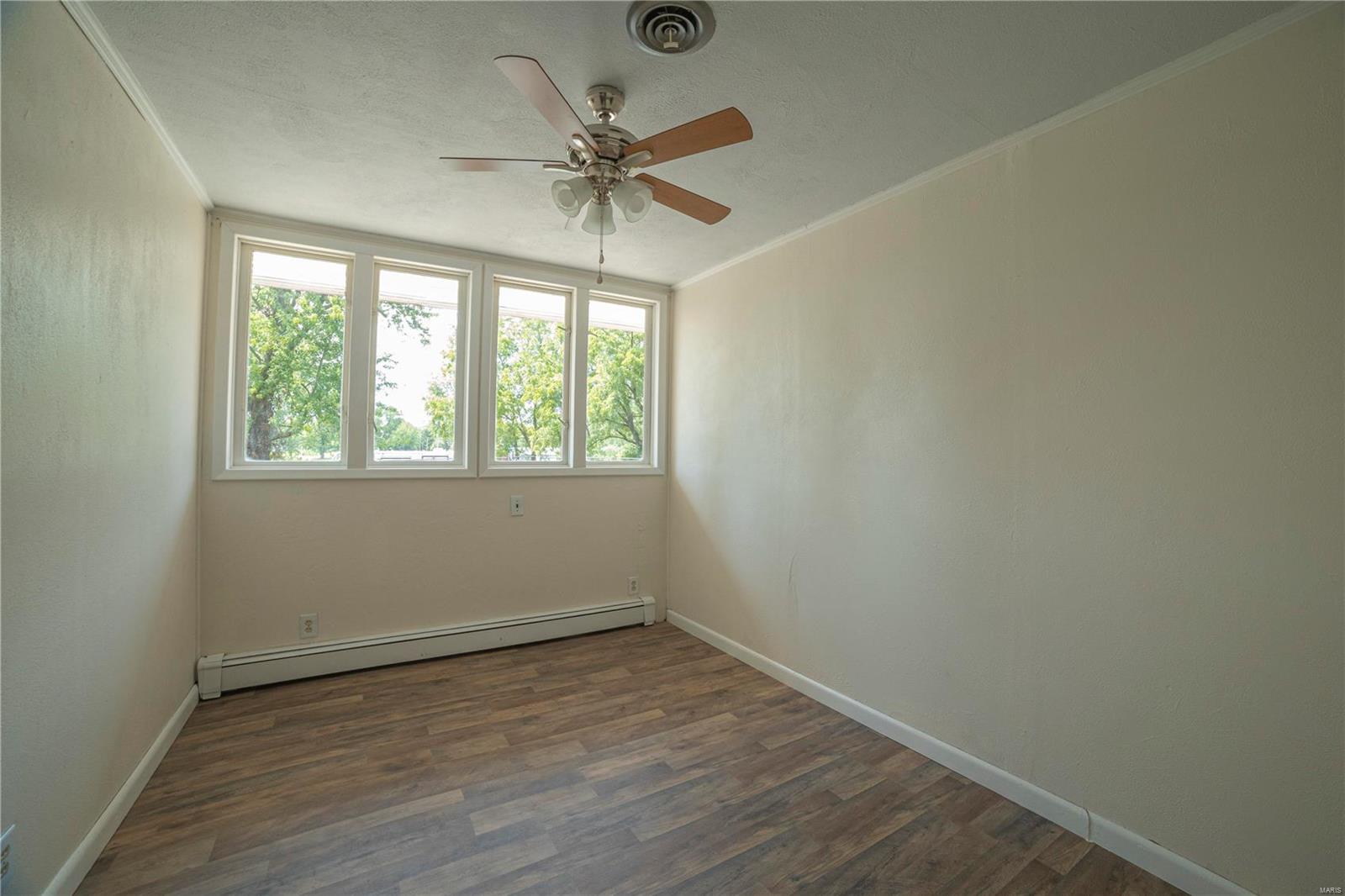400 West Property Photo 15