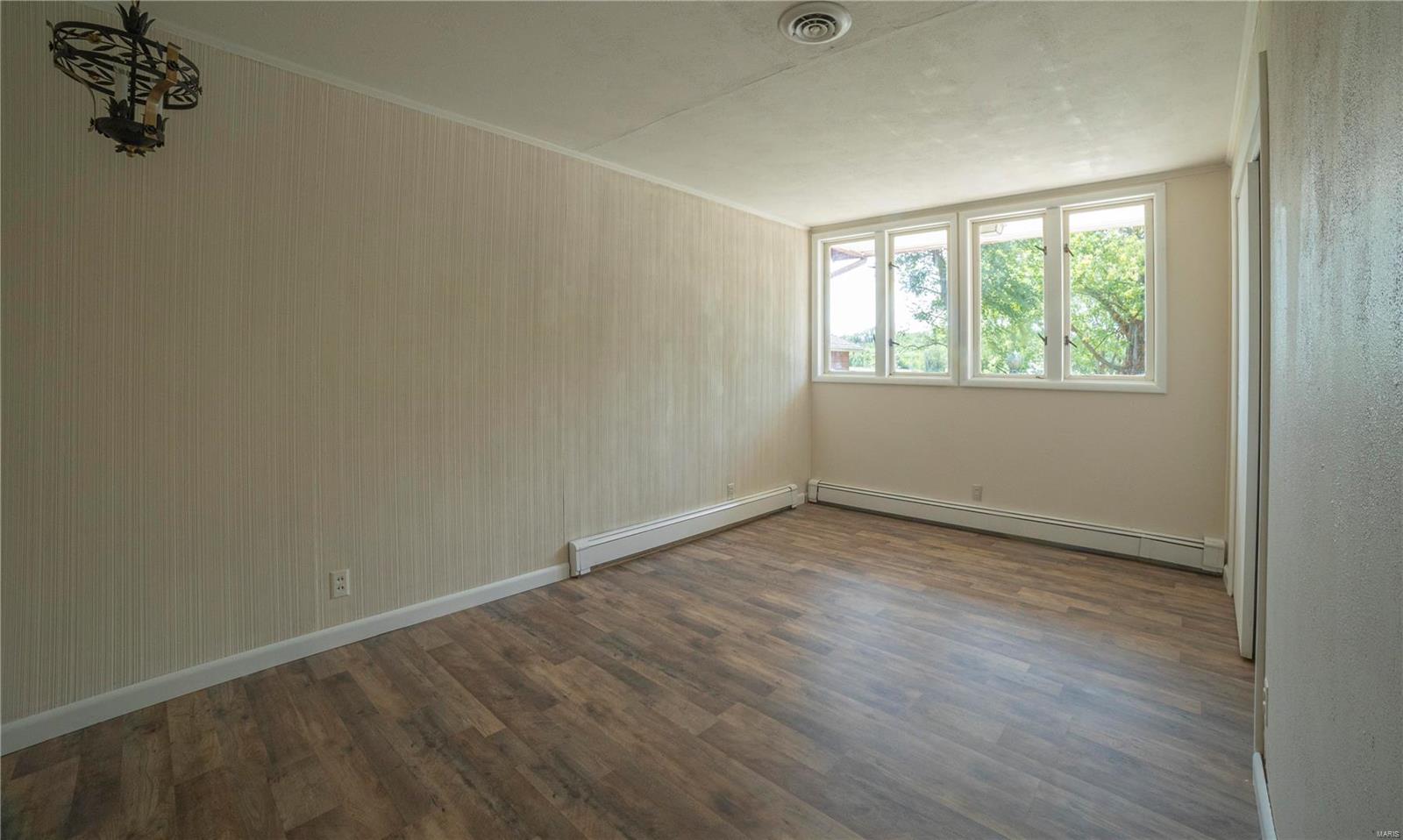 400 West Property Photo 16