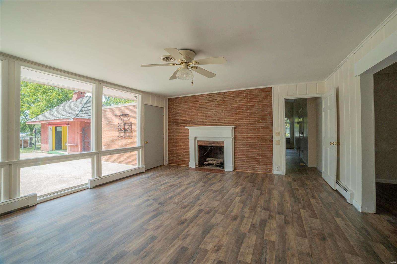 400 West Property Photo 17