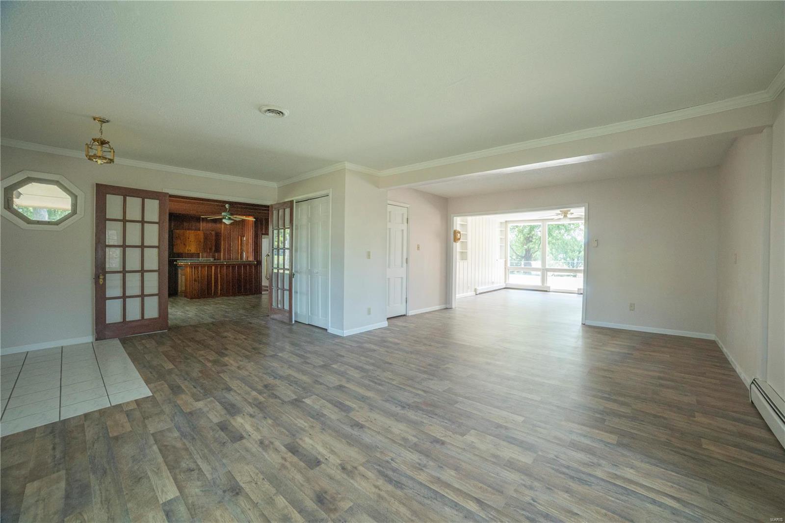 400 West Property Photo 18