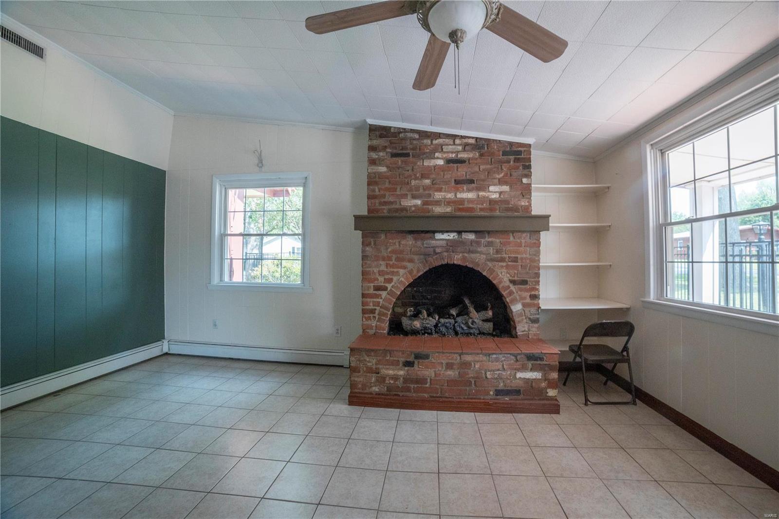400 West Property Photo 20
