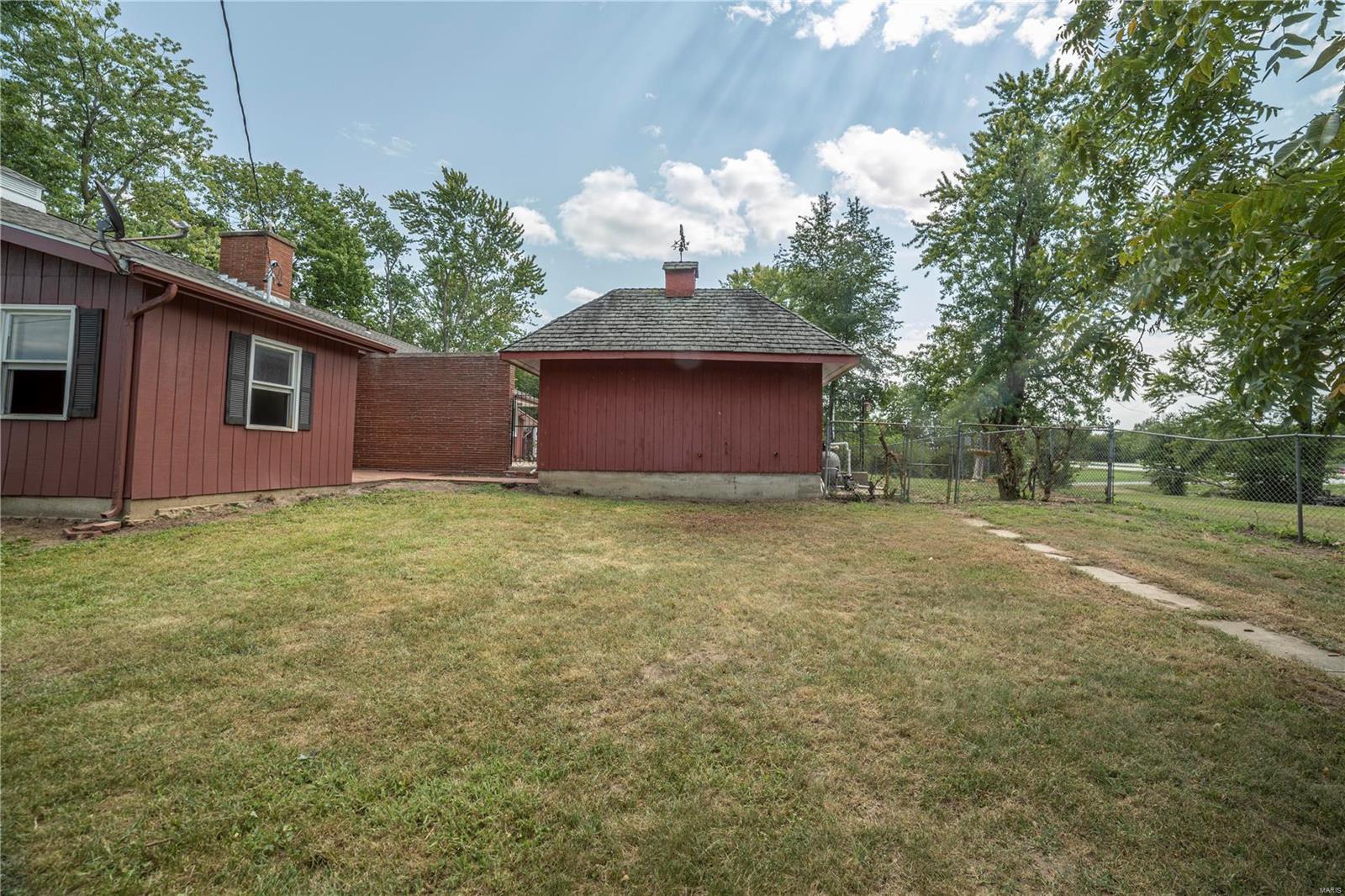 400 West Property Photo 23