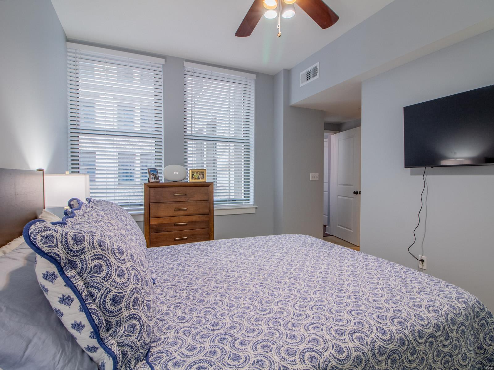 314 N Broadway 1405 Property Photo 12