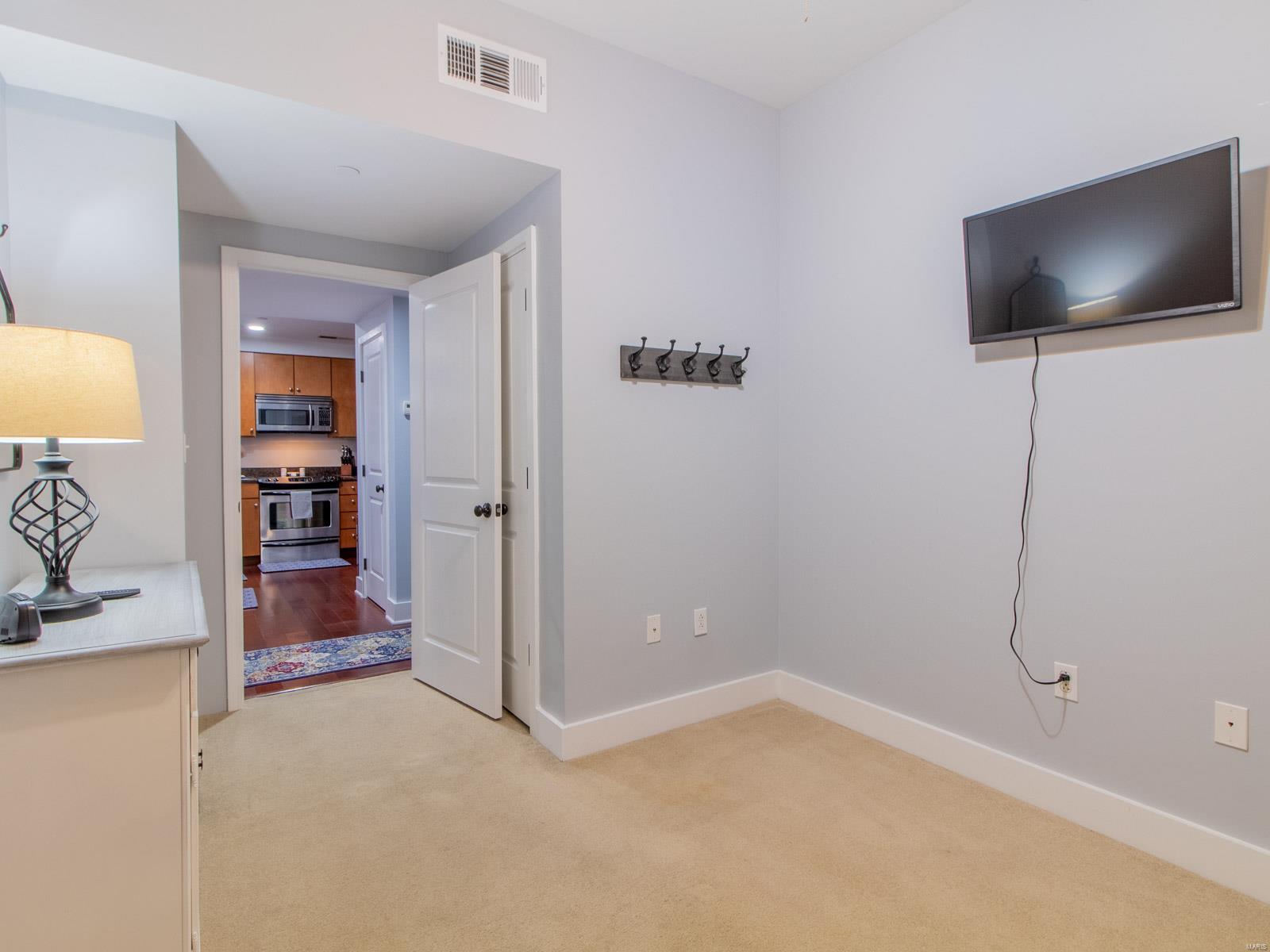 314 N Broadway 1405 Property Photo 18