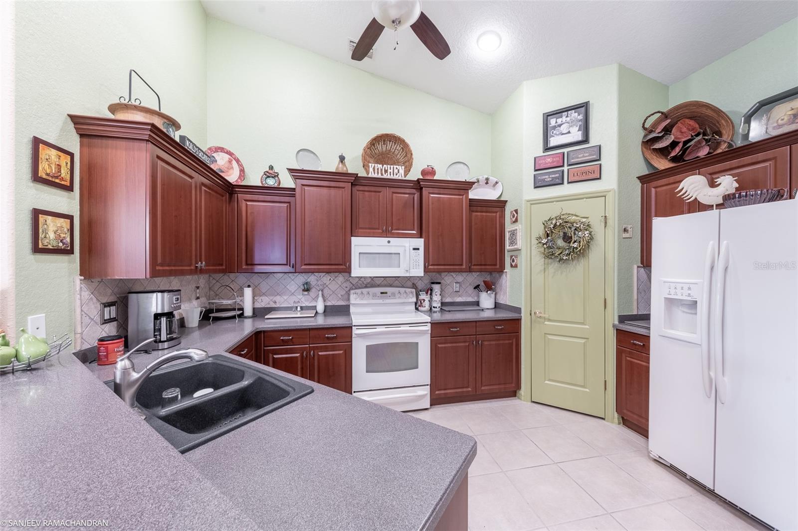 3494 Lakewood Blvd Property Photo 8