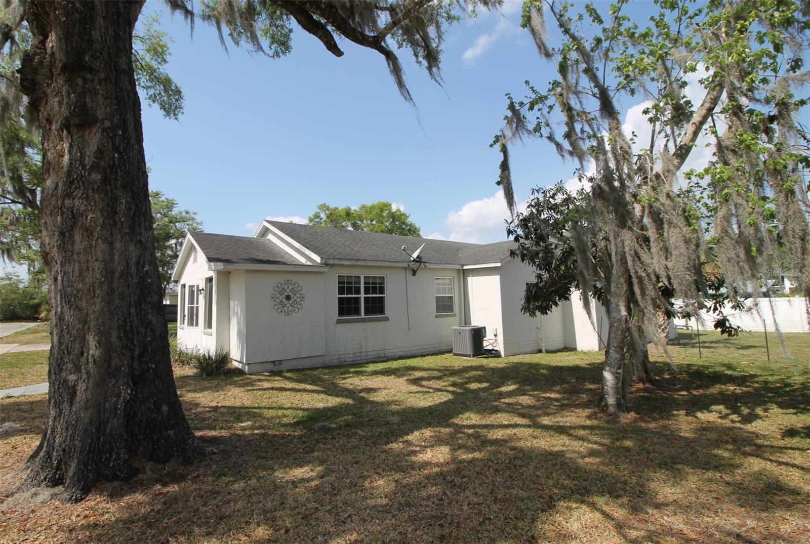 803 W Arizona Avenue Property Photo 1