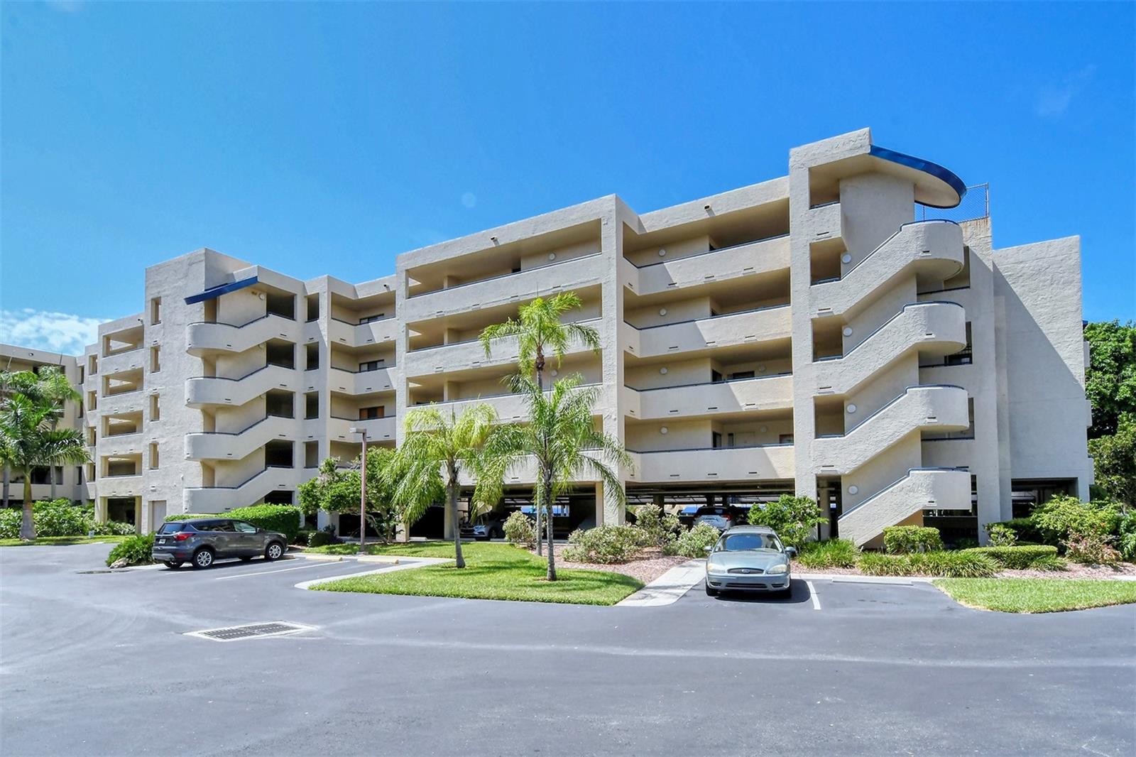 835 S Osprey Ave #201 Property Photo 2