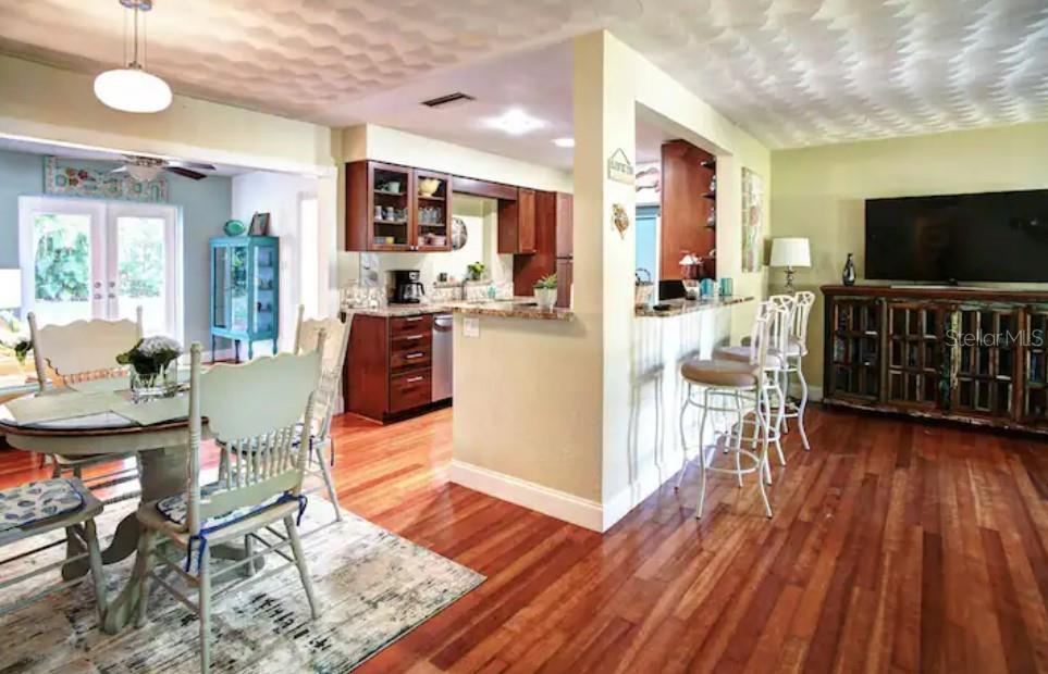 7609 Senrab Dr Property Photo 2