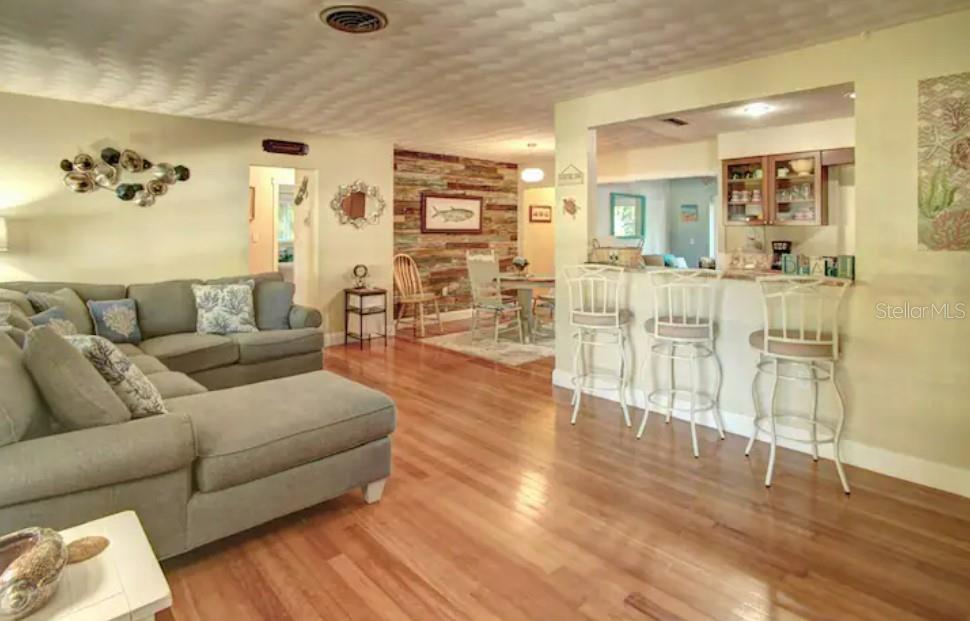7609 Senrab Dr Property Photo 5